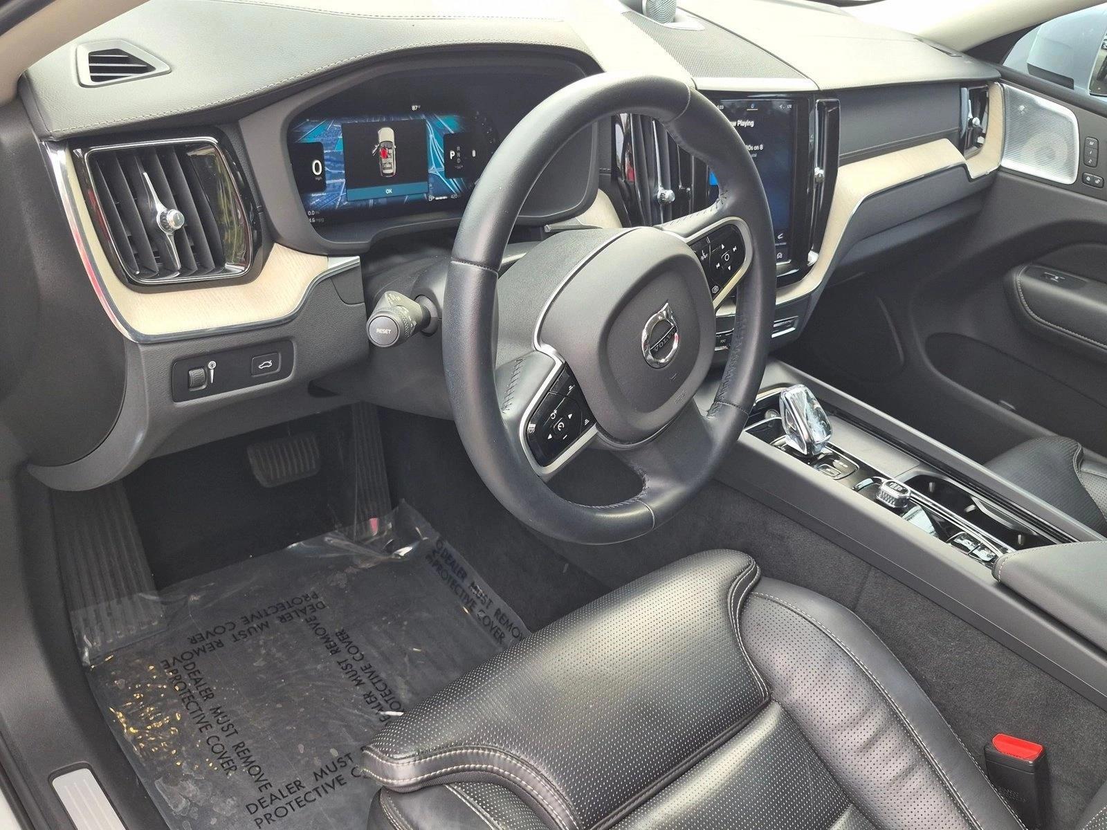 Thumbnail: 2022 Volvo XC60 - 3