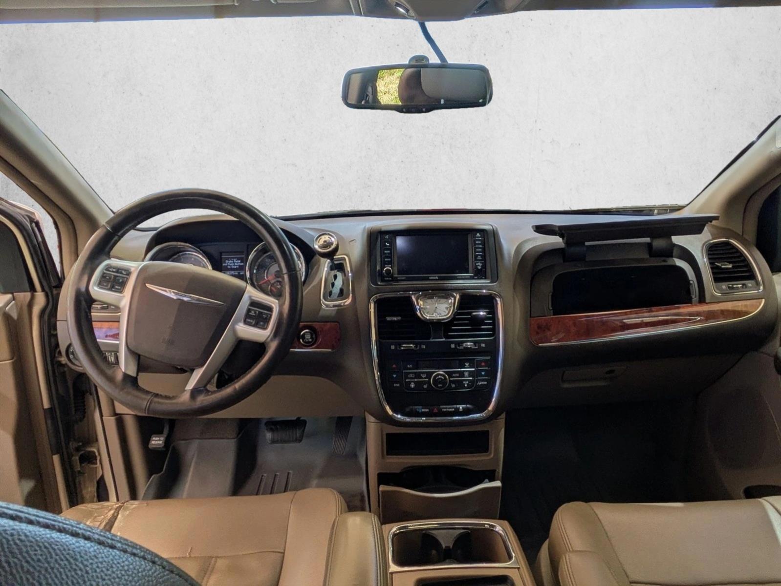 Thumbnail: 2015 Chrysler Town & Country - 2