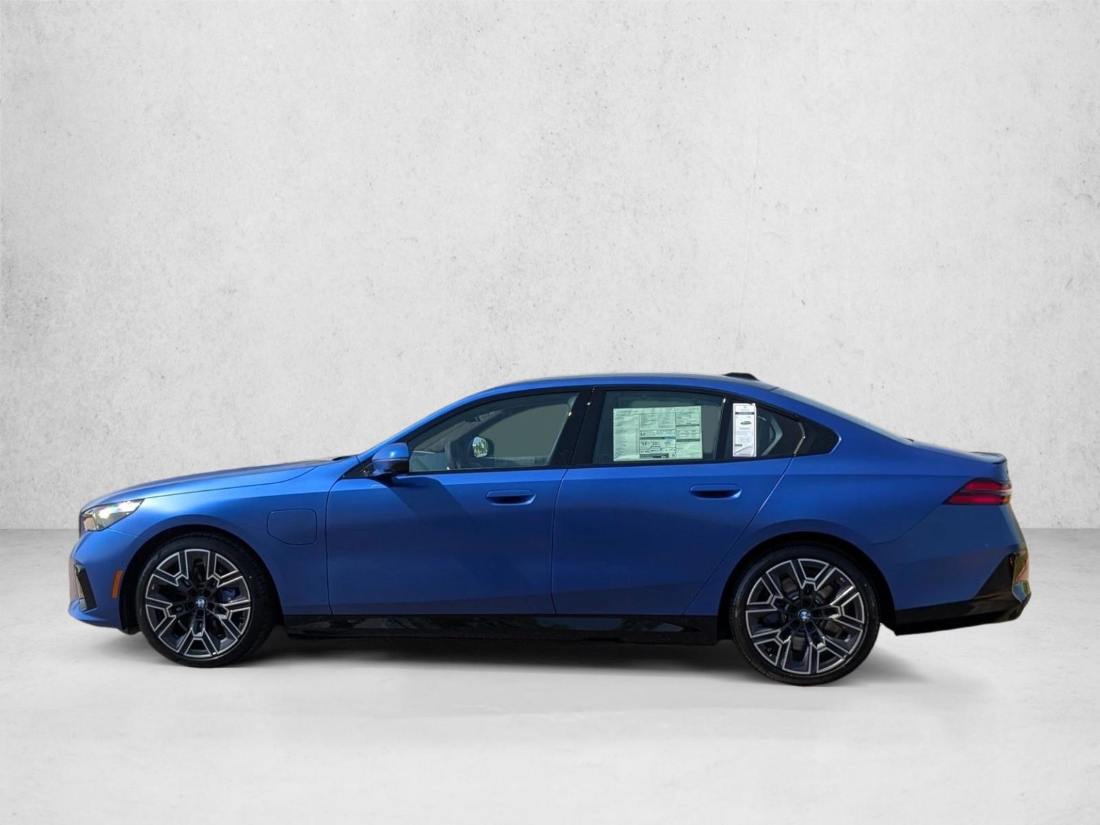 Thumbnail: 2026 BMW 5 Series - 2