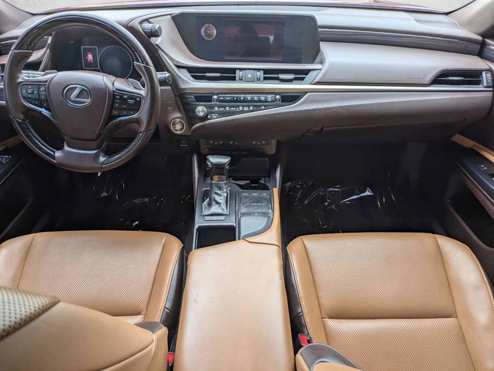 Thumbnail: 2021 Lexus ES - 3