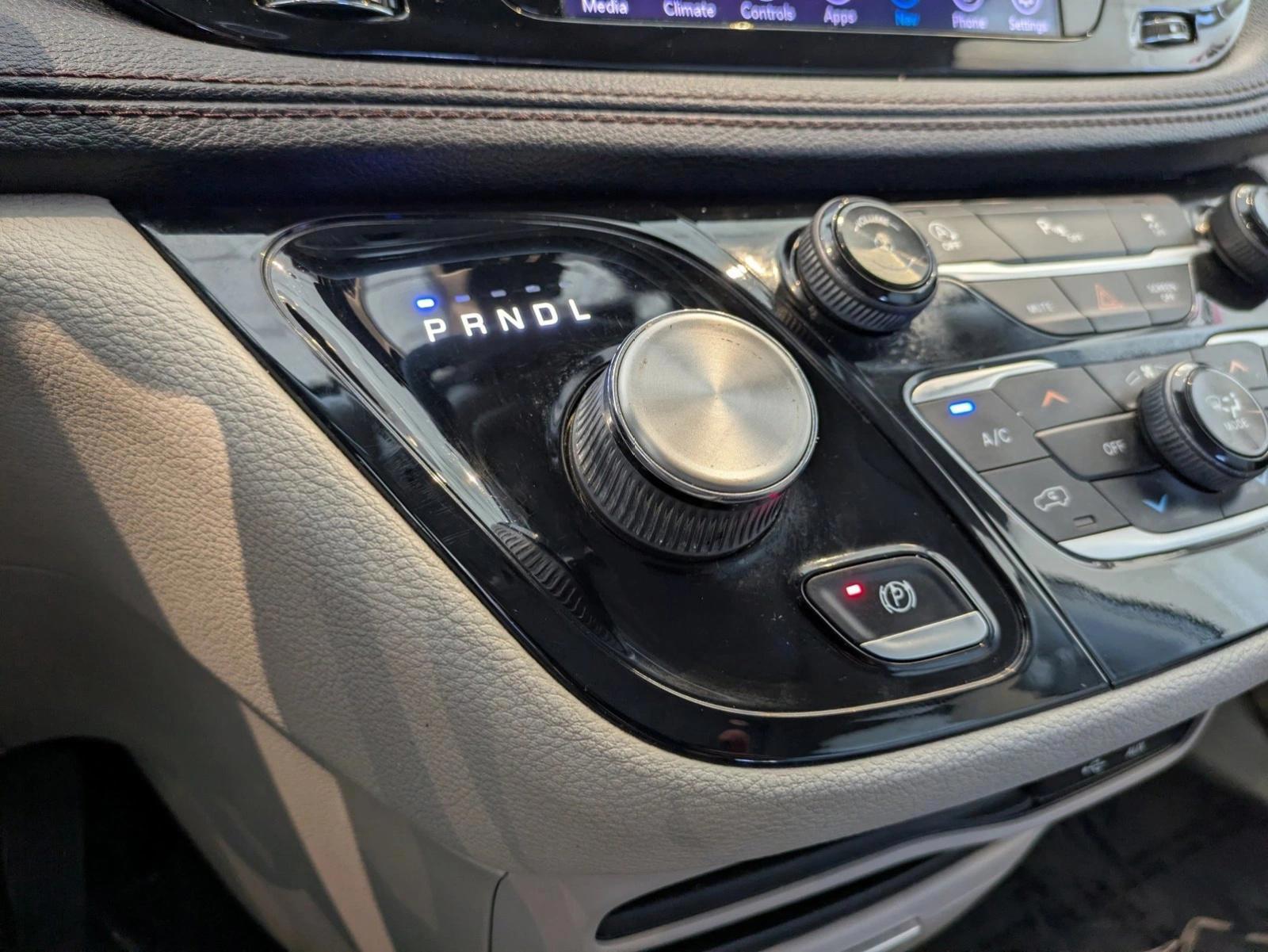 2019 Chrysler Pacifica Limited - Photo 12