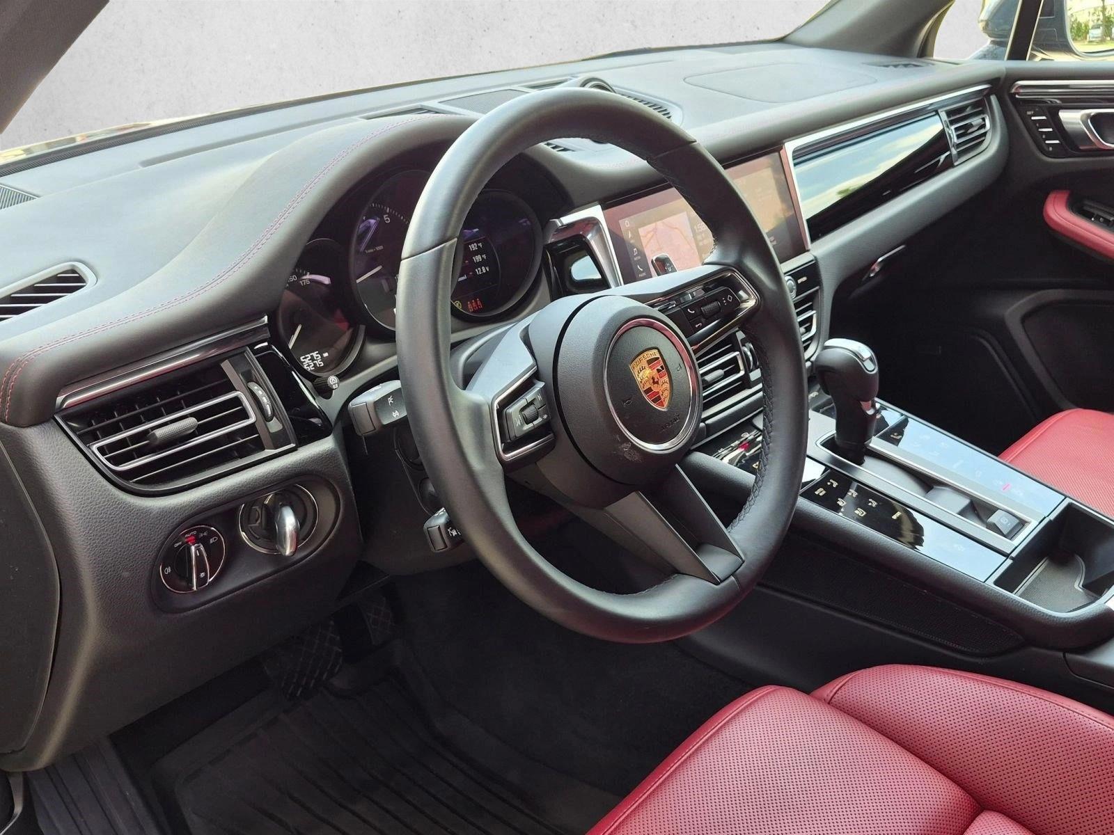 Thumbnail: 2026 Porsche Macan - 3