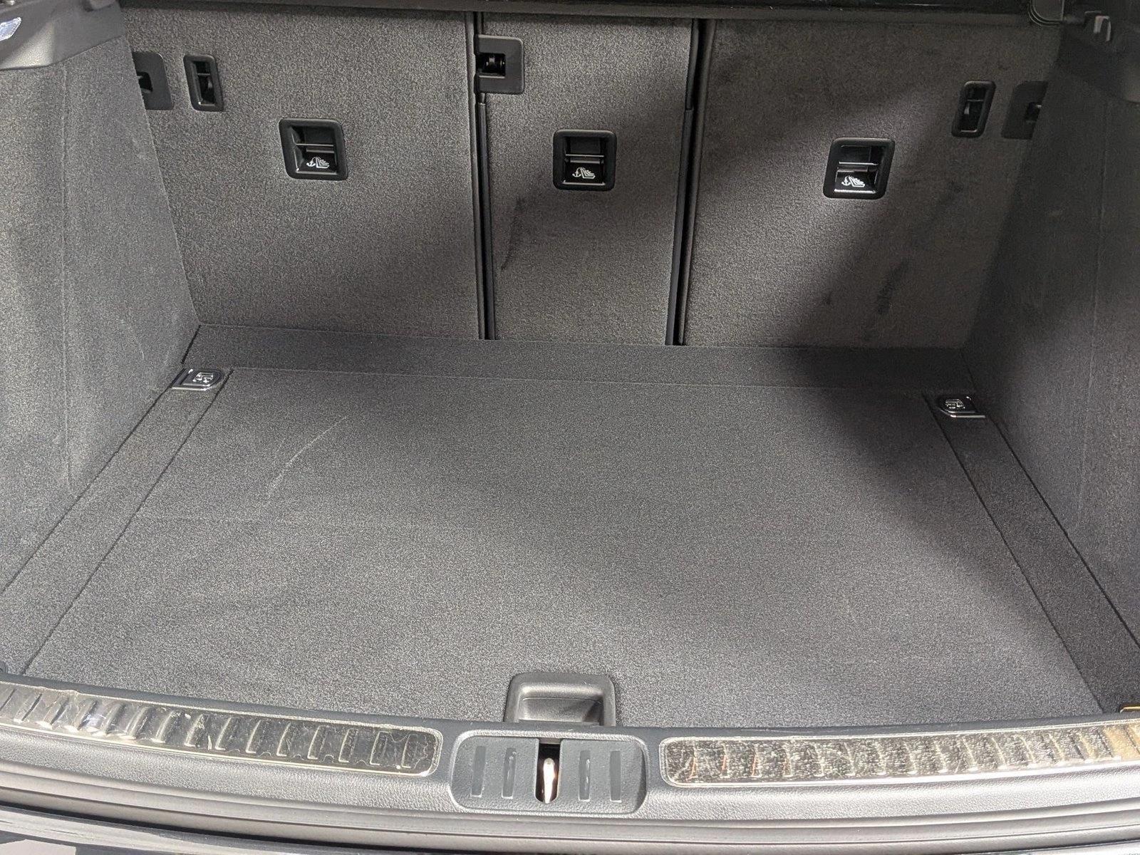 2026 Porsche Macan T - Photo 22