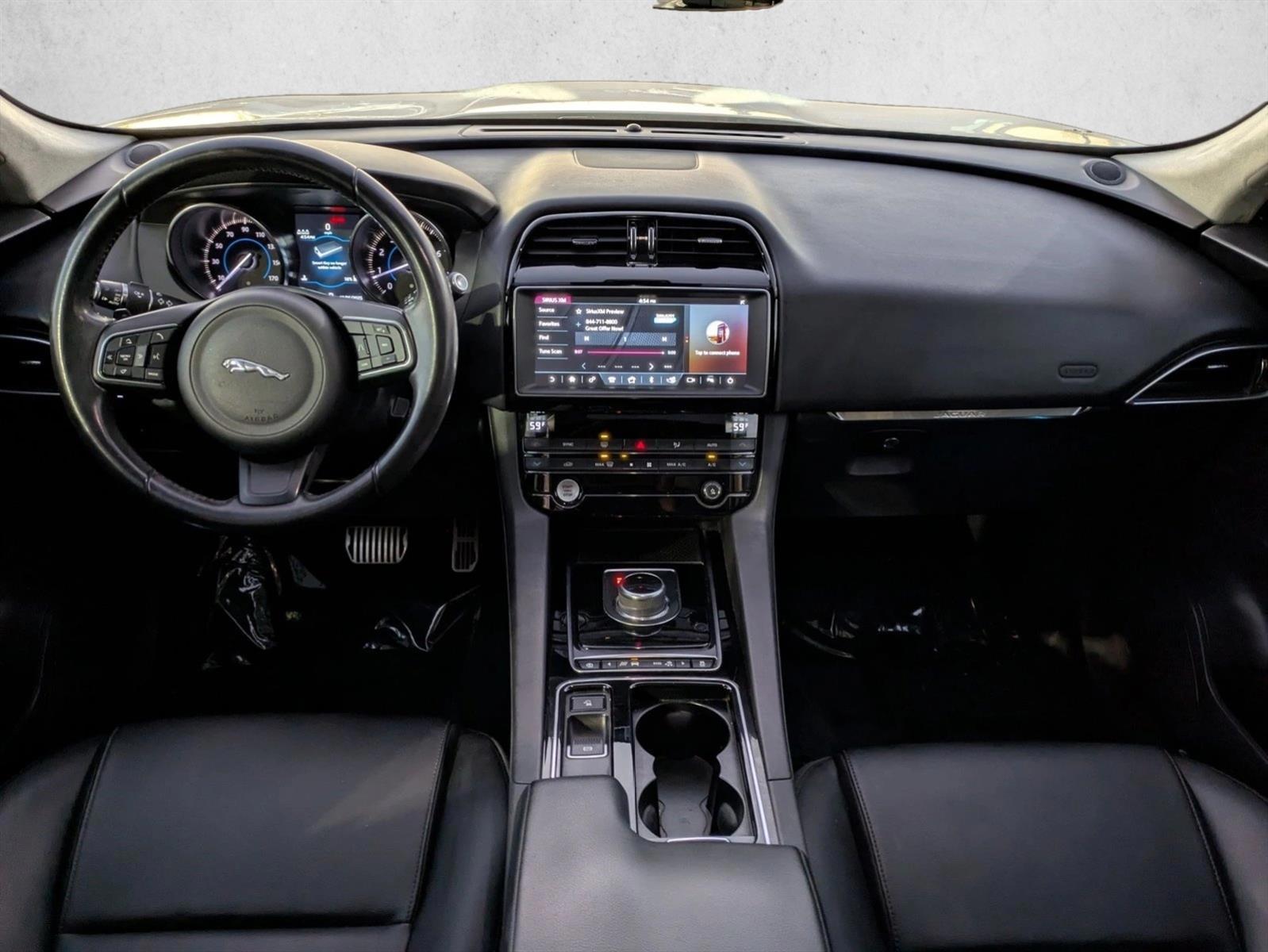 Thumbnail: 2019 Jaguar F-Pace - 4