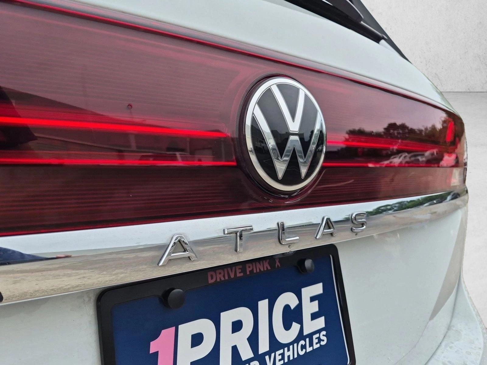 2024 Volkswagen Atlas SE w/Tech - Photo 13