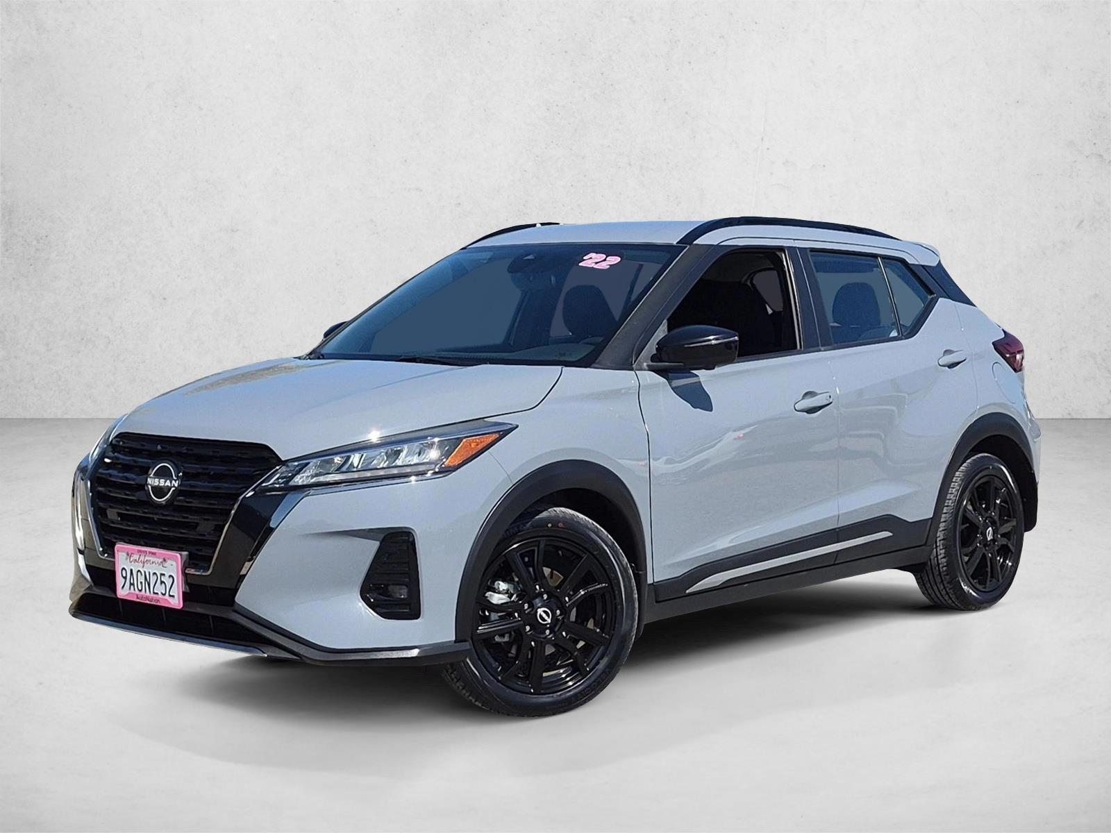 2022 Nissan Kicks SR
