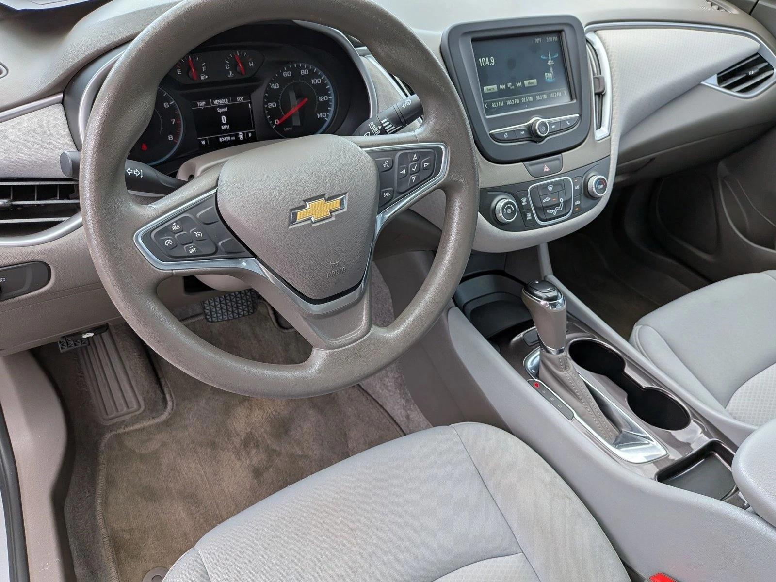 Thumbnail: 2018 Chevrolet Malibu - 3