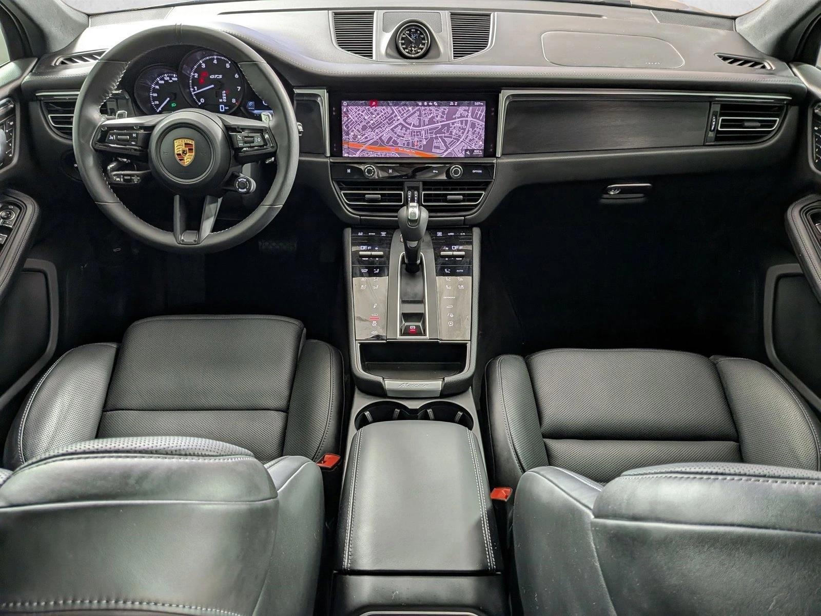Thumbnail: 2026 Porsche Macan - 4