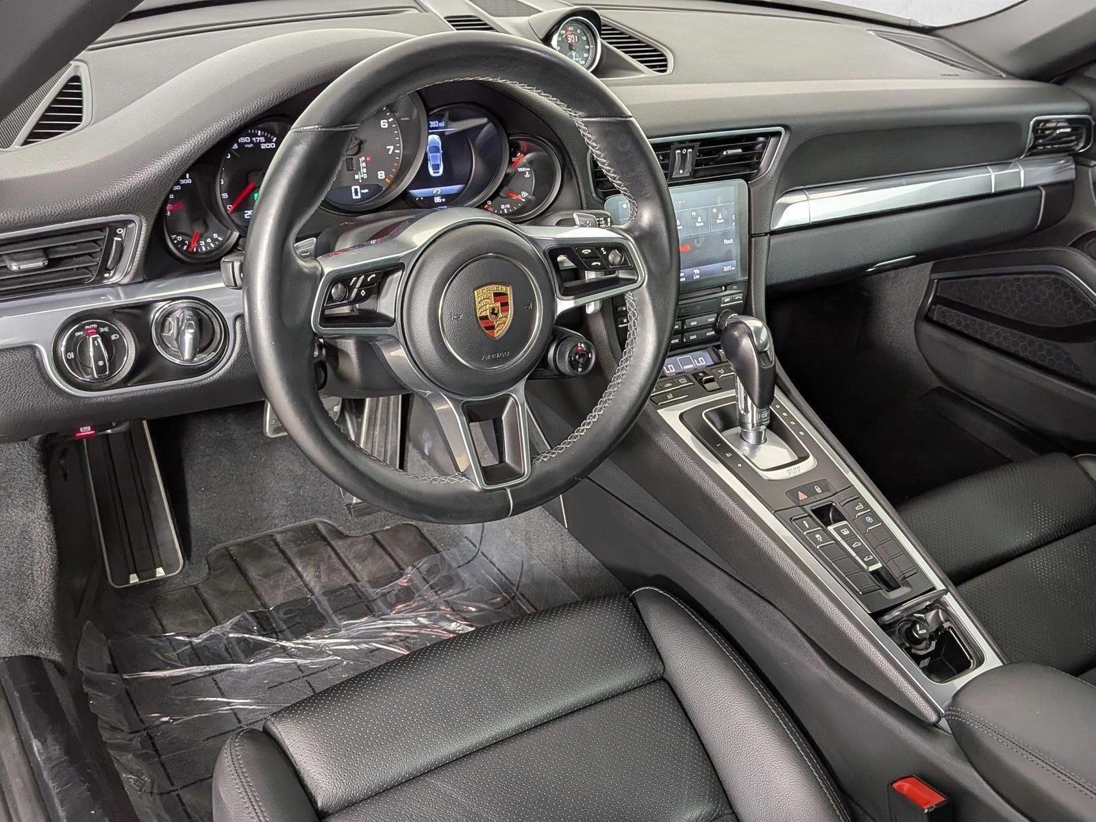Thumbnail: 2017 Porsche 911 - 3