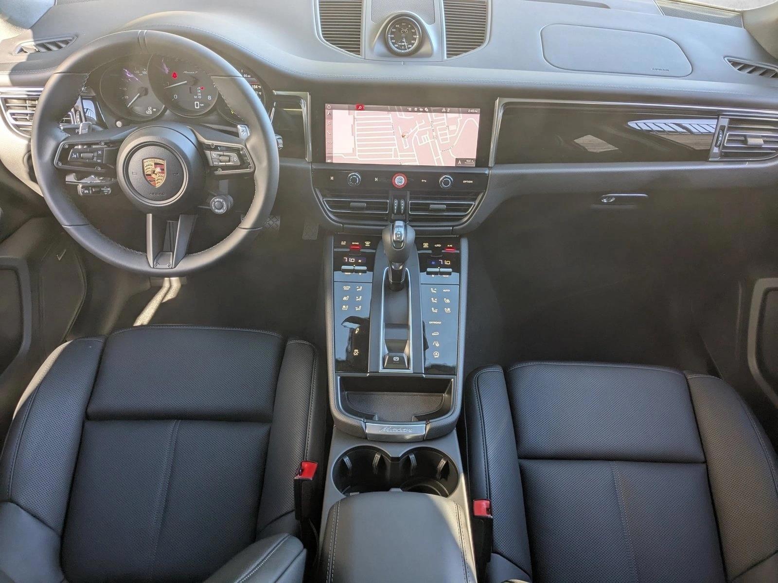 2026 Porsche Macan T - Photo 23