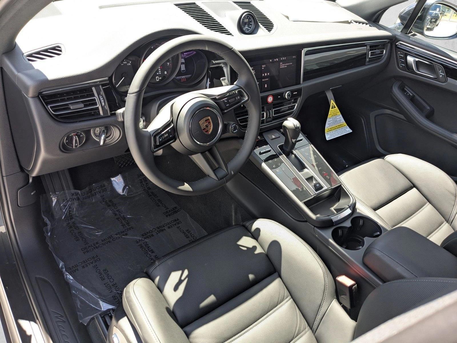 Thumbnail: 2026 Porsche Macan - 3