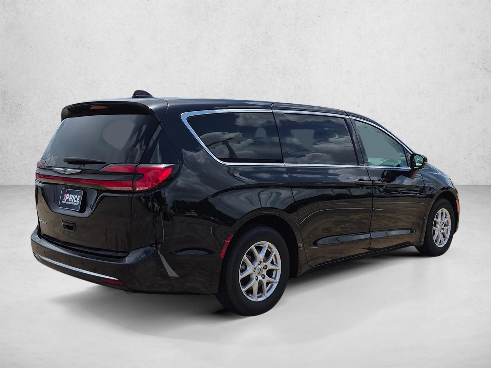 2024 Chrysler Pacifica Touring L - Photo 5