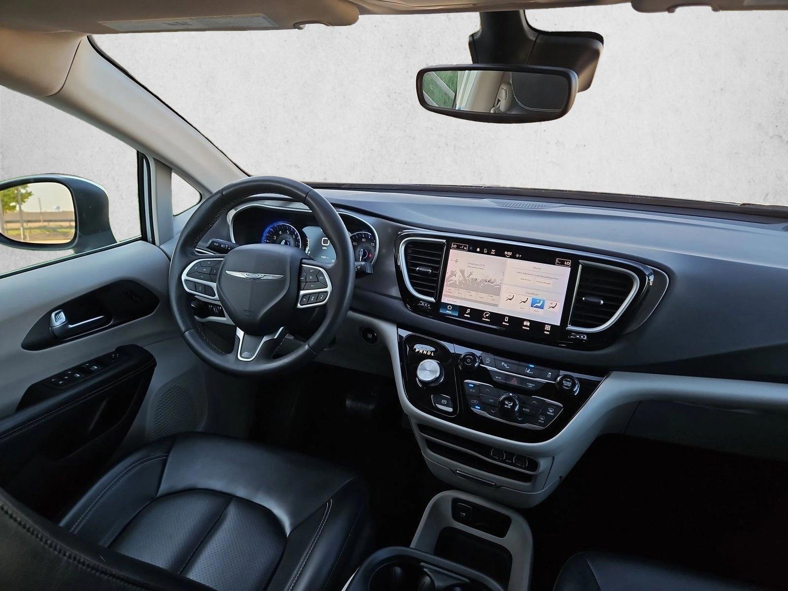Thumbnail: 2023 Chrysler Pacifica - 3