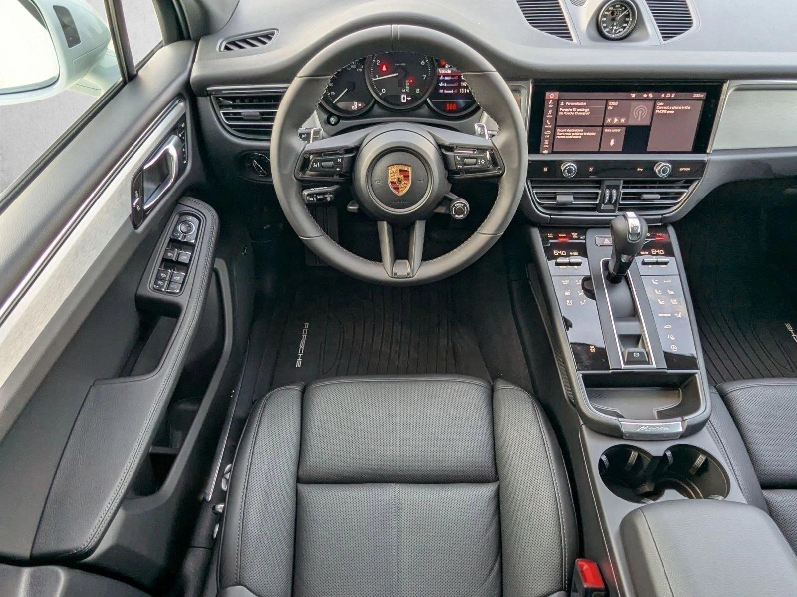 Thumbnail: 2026 Porsche Macan - 4