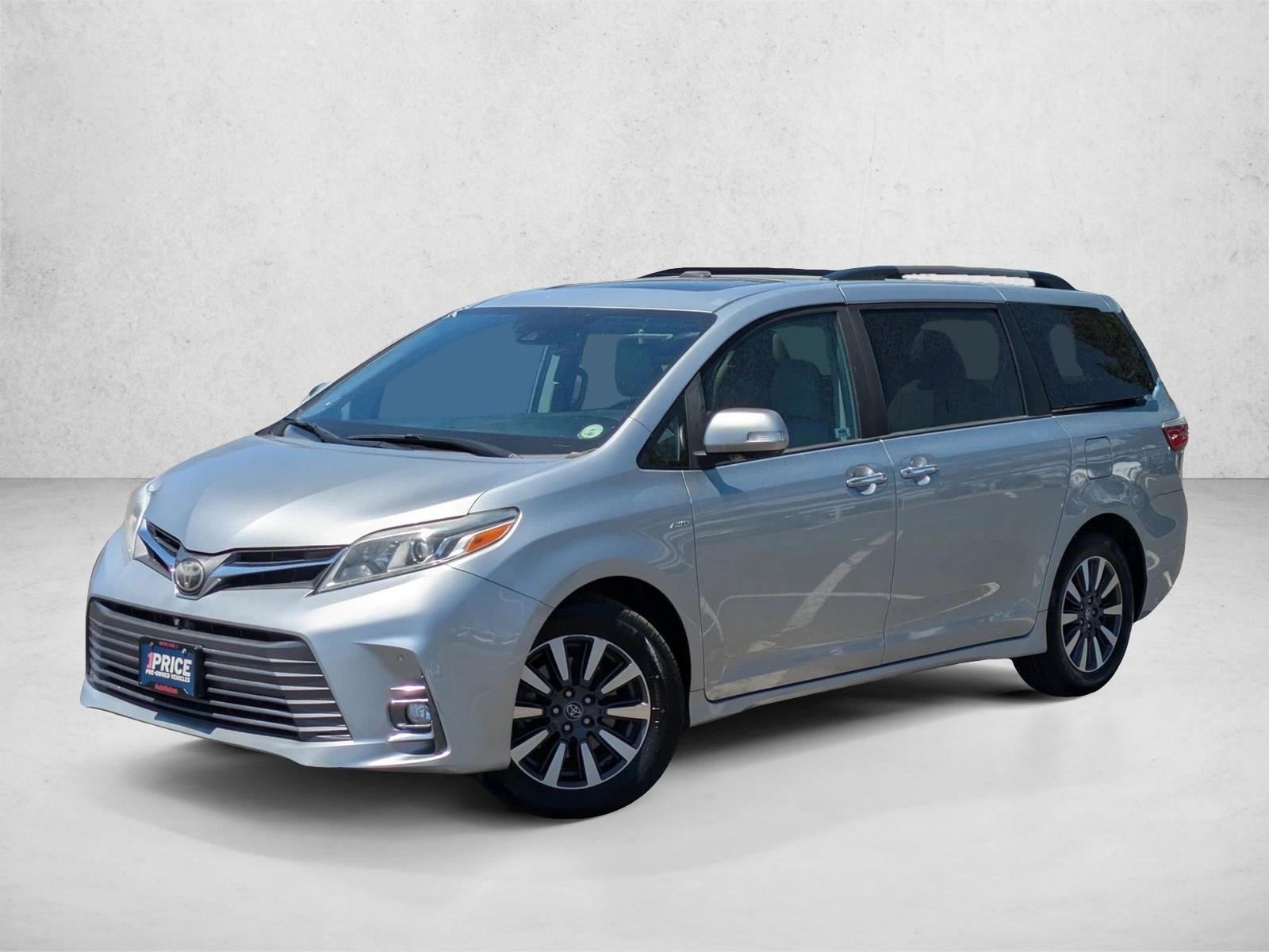 Thumbnail: 2019 Toyota Sienna - 1