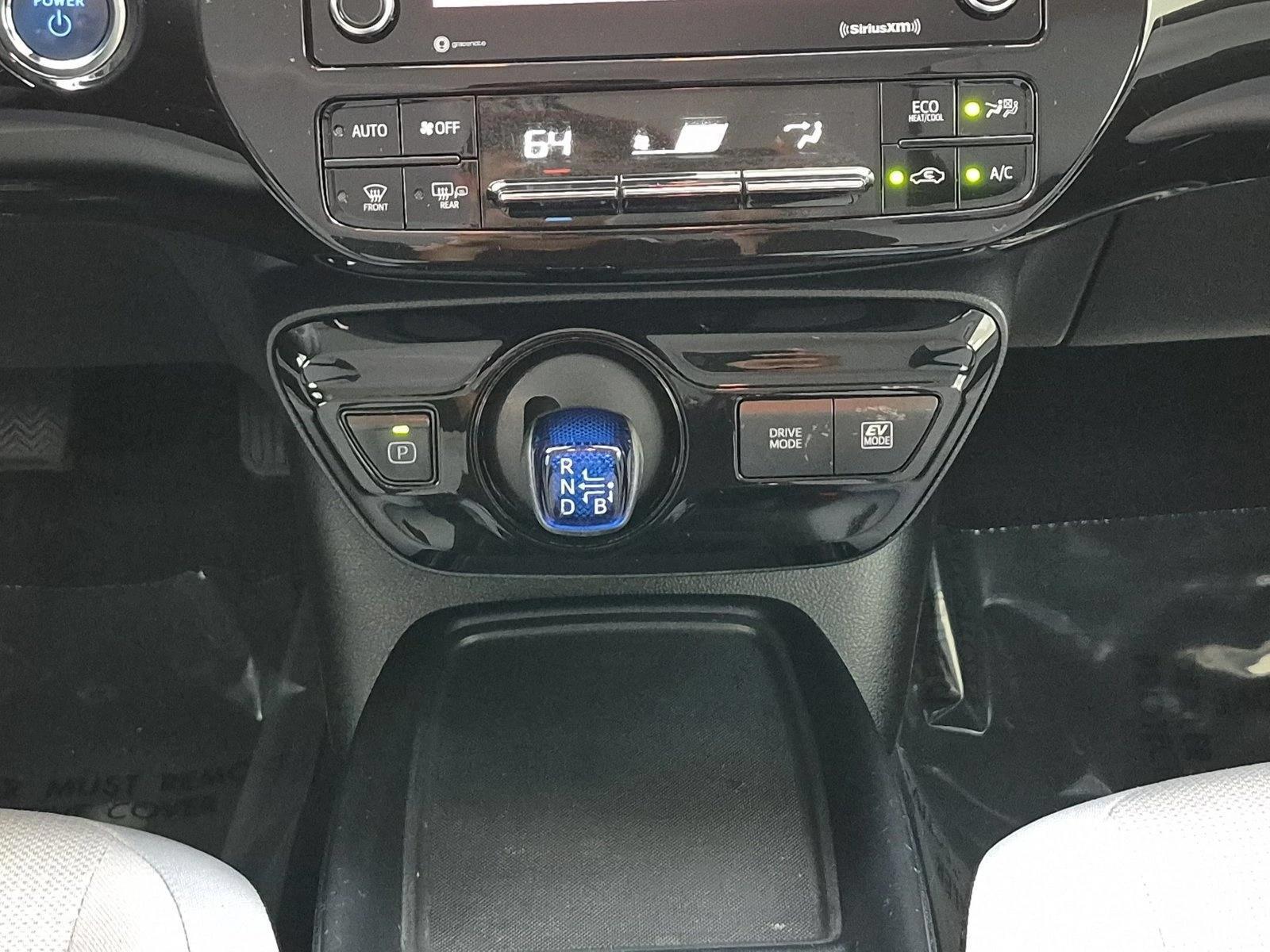 2022 Toyota Prius LE - Photo 12