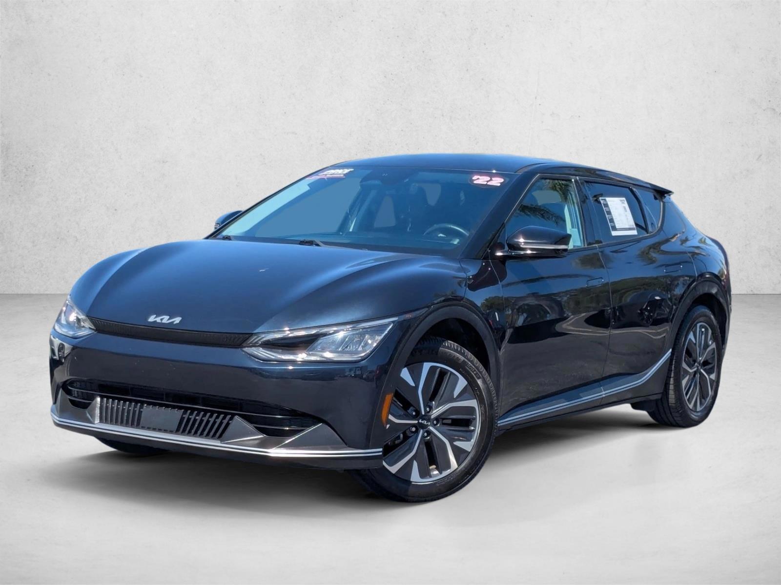 Thumbnail: 2022 Kia EV6 - 1