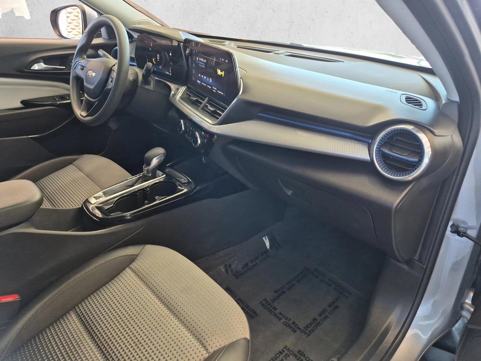 2025 Chevrolet Trax LT - Photo 27