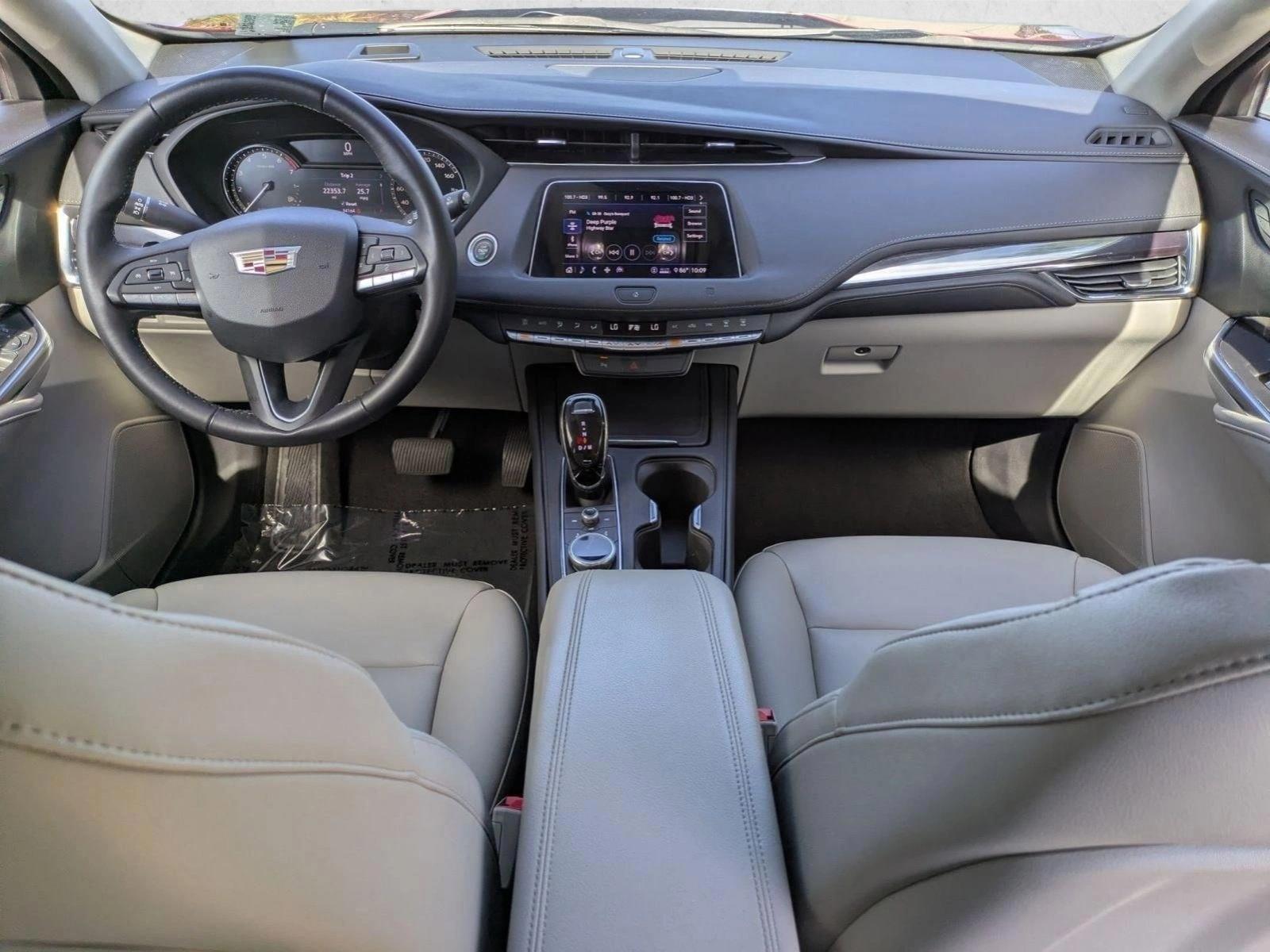 Thumbnail: 2020 Cadillac XT4 - 4