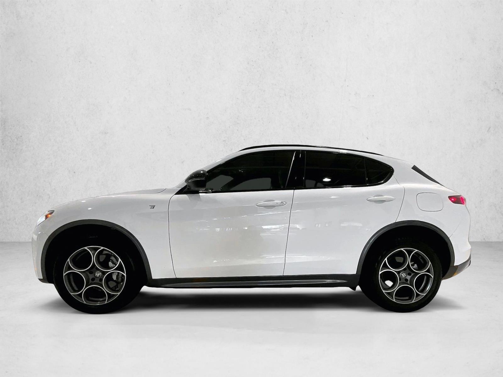 Thumbnail: 2024 Alfa Romeo Stelvio - 2