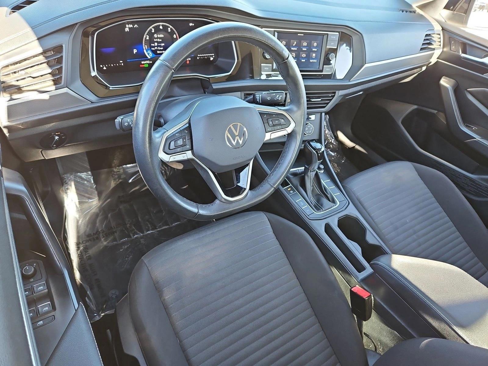 Thumbnail: 2024 Volkswagen Jetta - 3