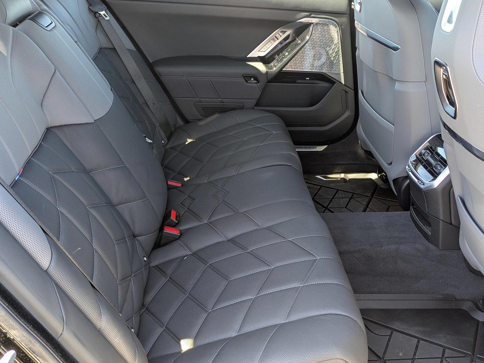 2025 BMW 7 Series 750e - Photo 21