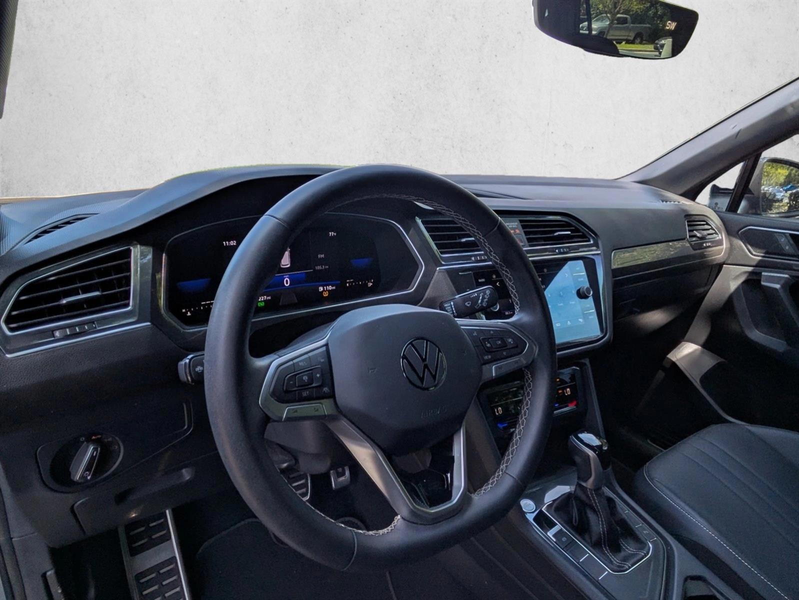 Thumbnail: 2023 Volkswagen Tiguan - 3