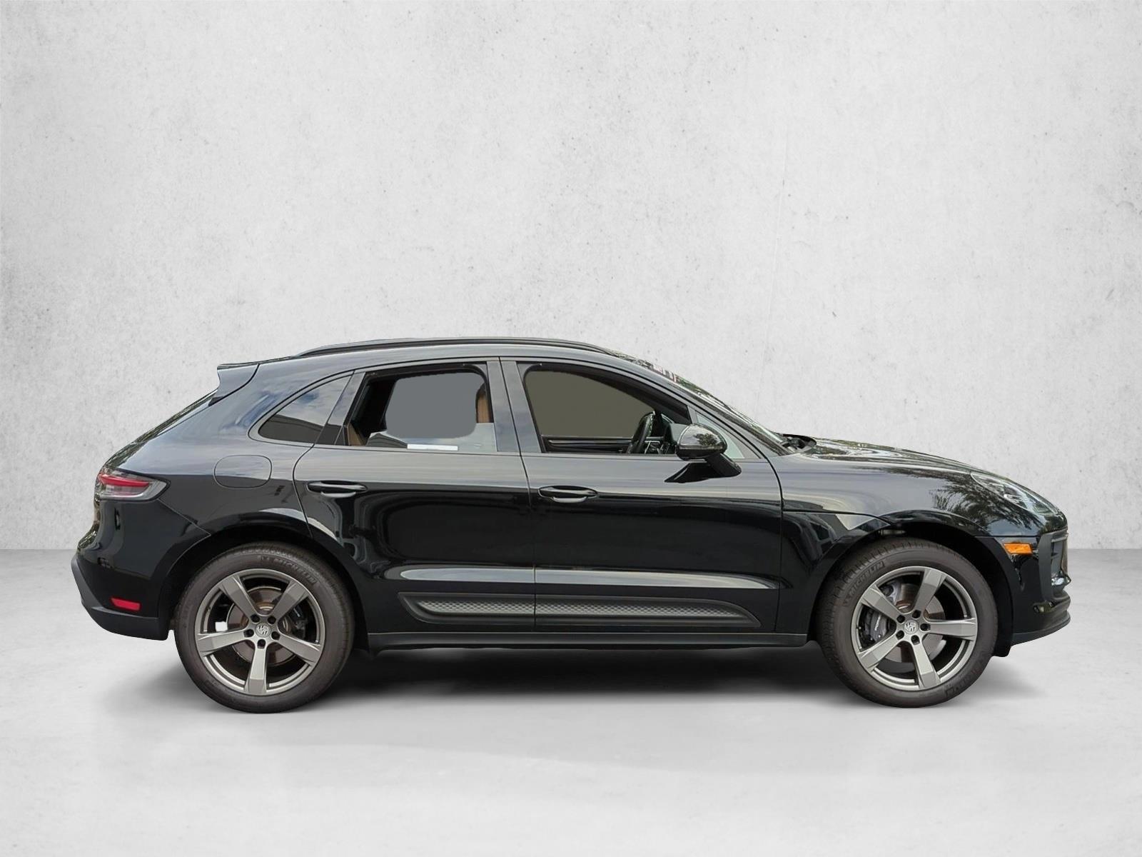 2025 Porsche Macan T - Photo 8