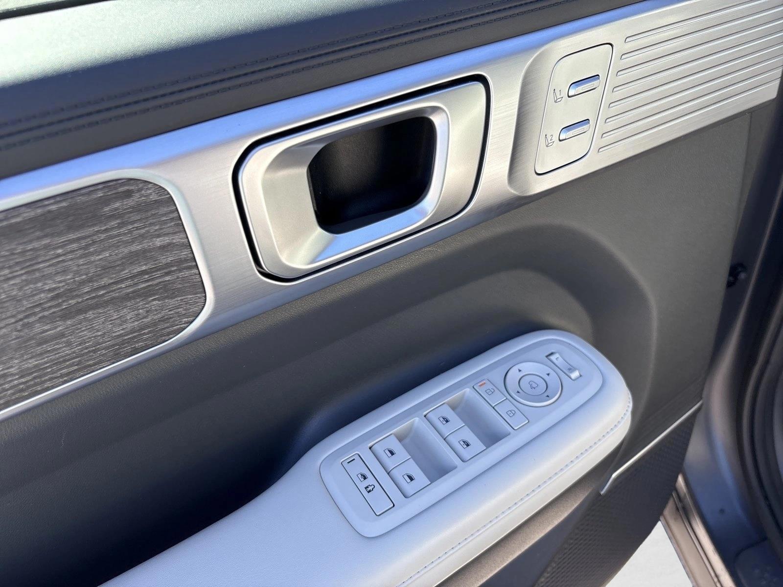 2025 Hyundai Santa Fe Limited - Photo 12