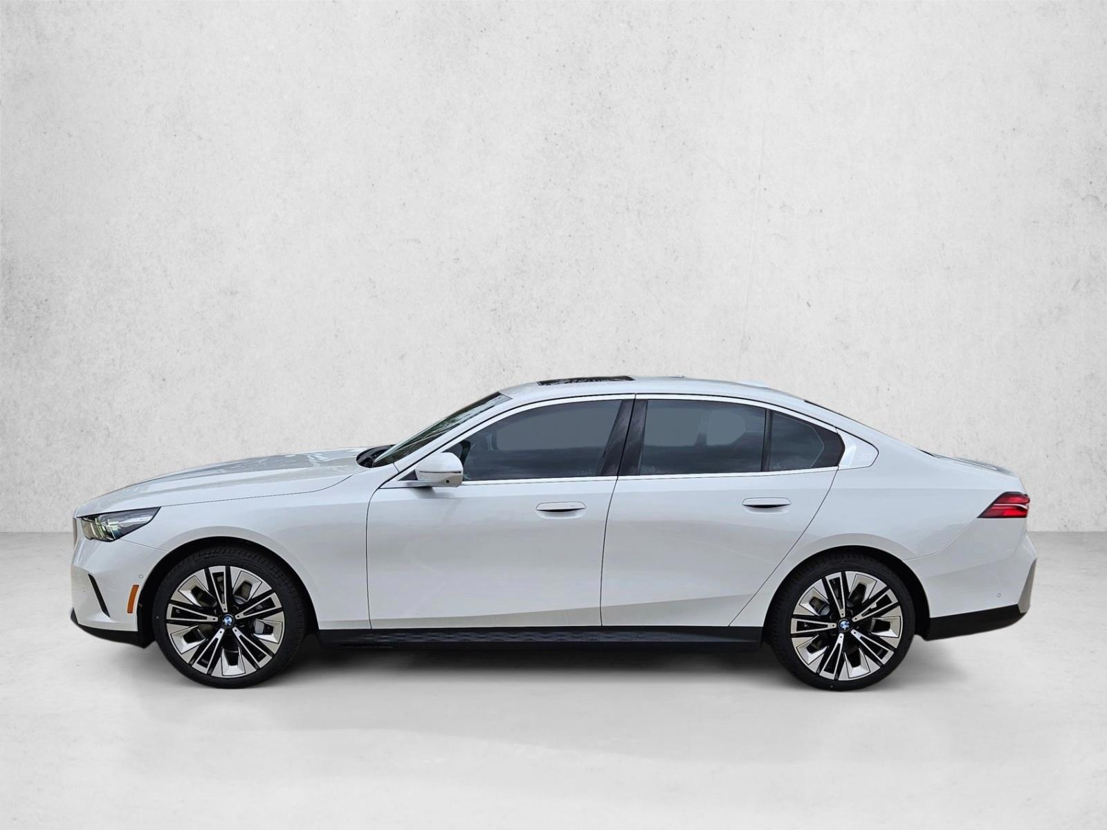 Thumbnail: 2026 BMW 5 Series - 2