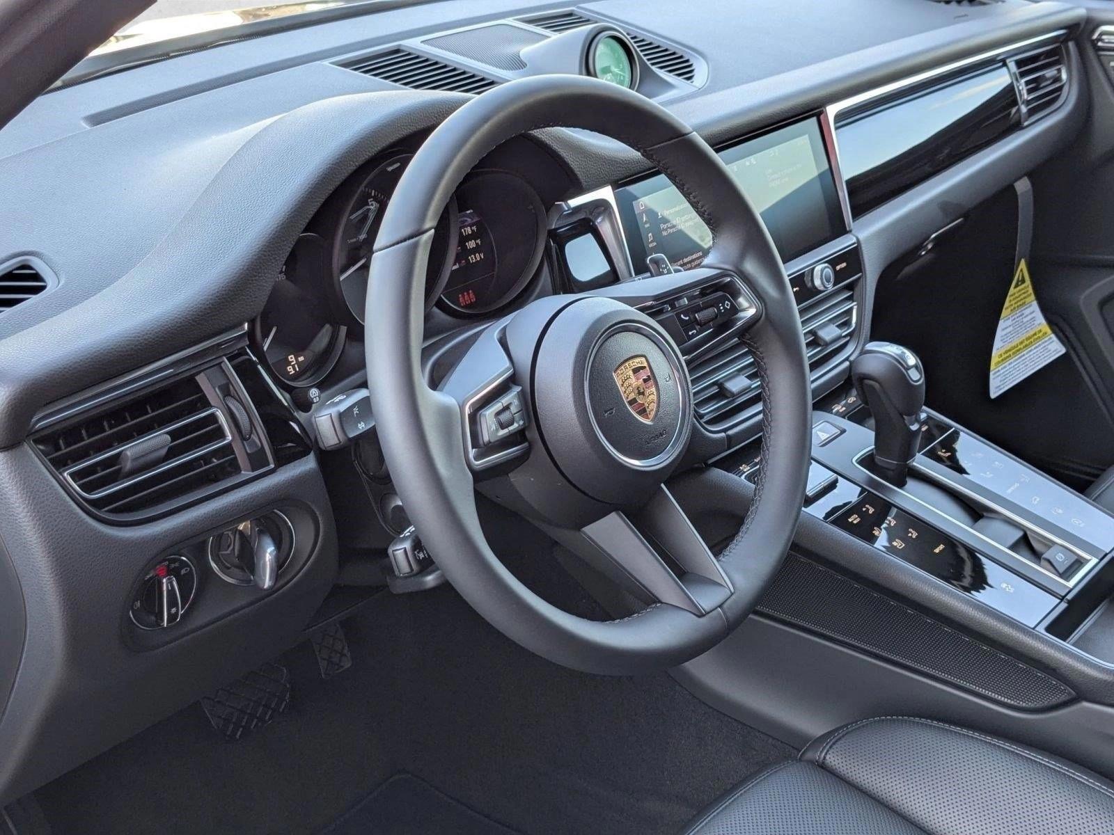 Thumbnail: 2026 Porsche Macan - 3