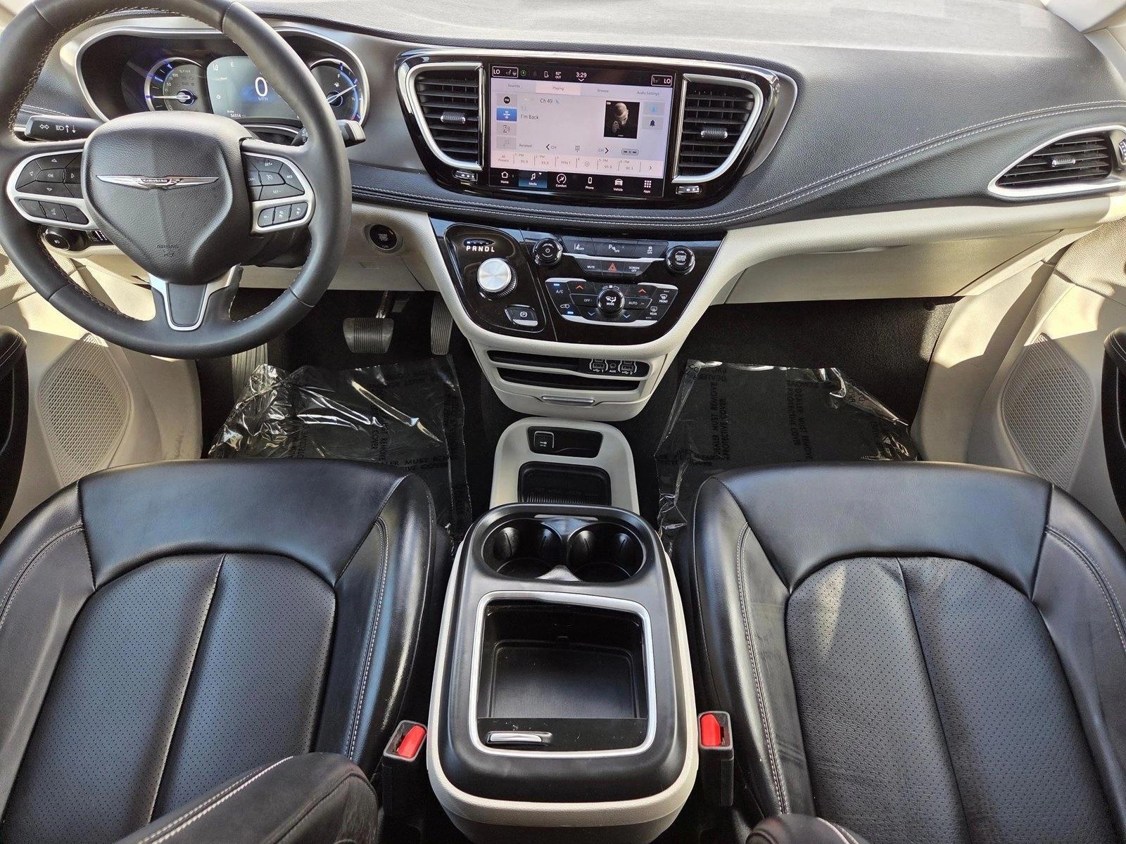 Thumbnail: 2023 Chrysler Pacifica - 3