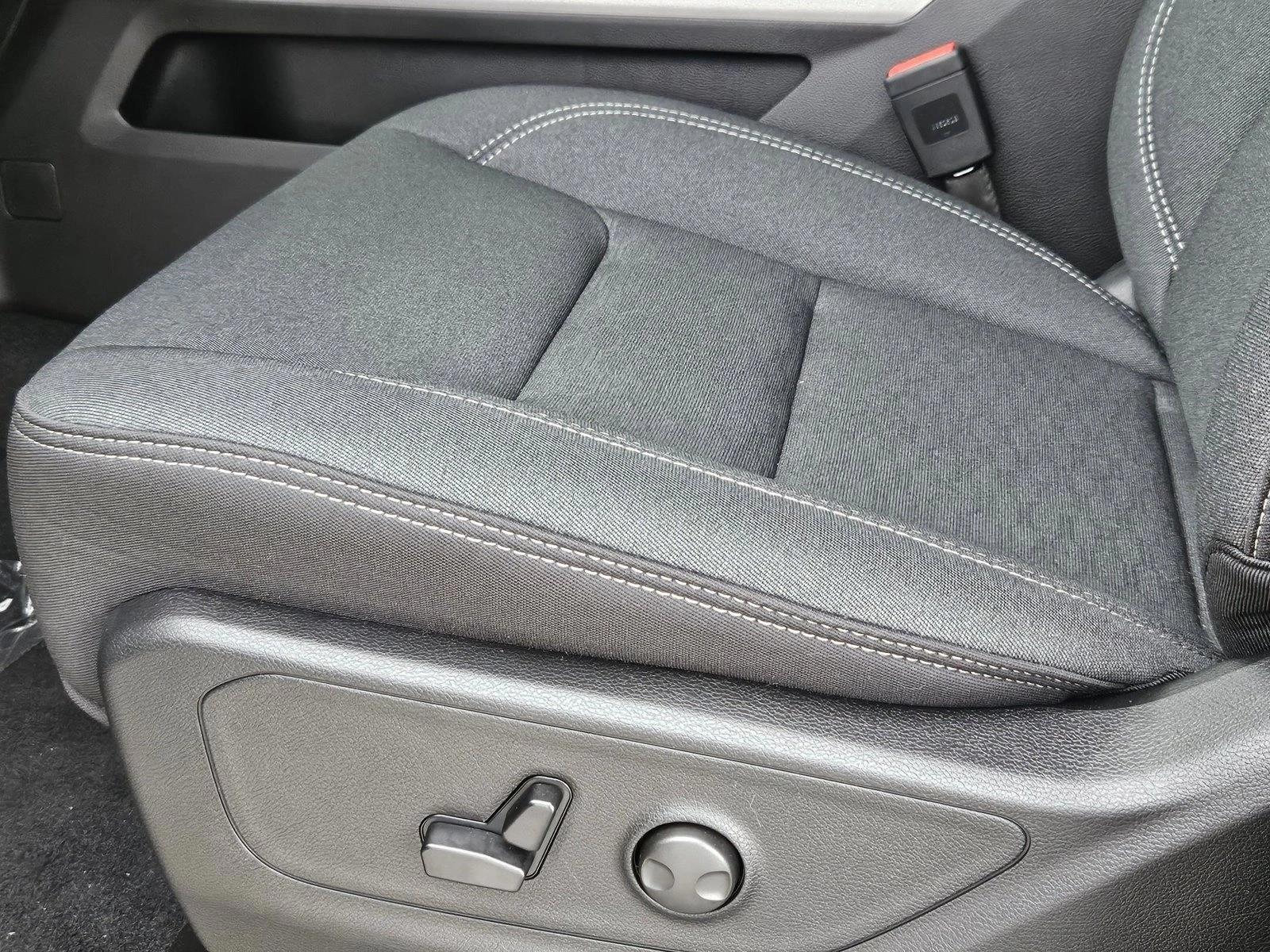 Thumbnail: 2026 RAM 1500 - 4