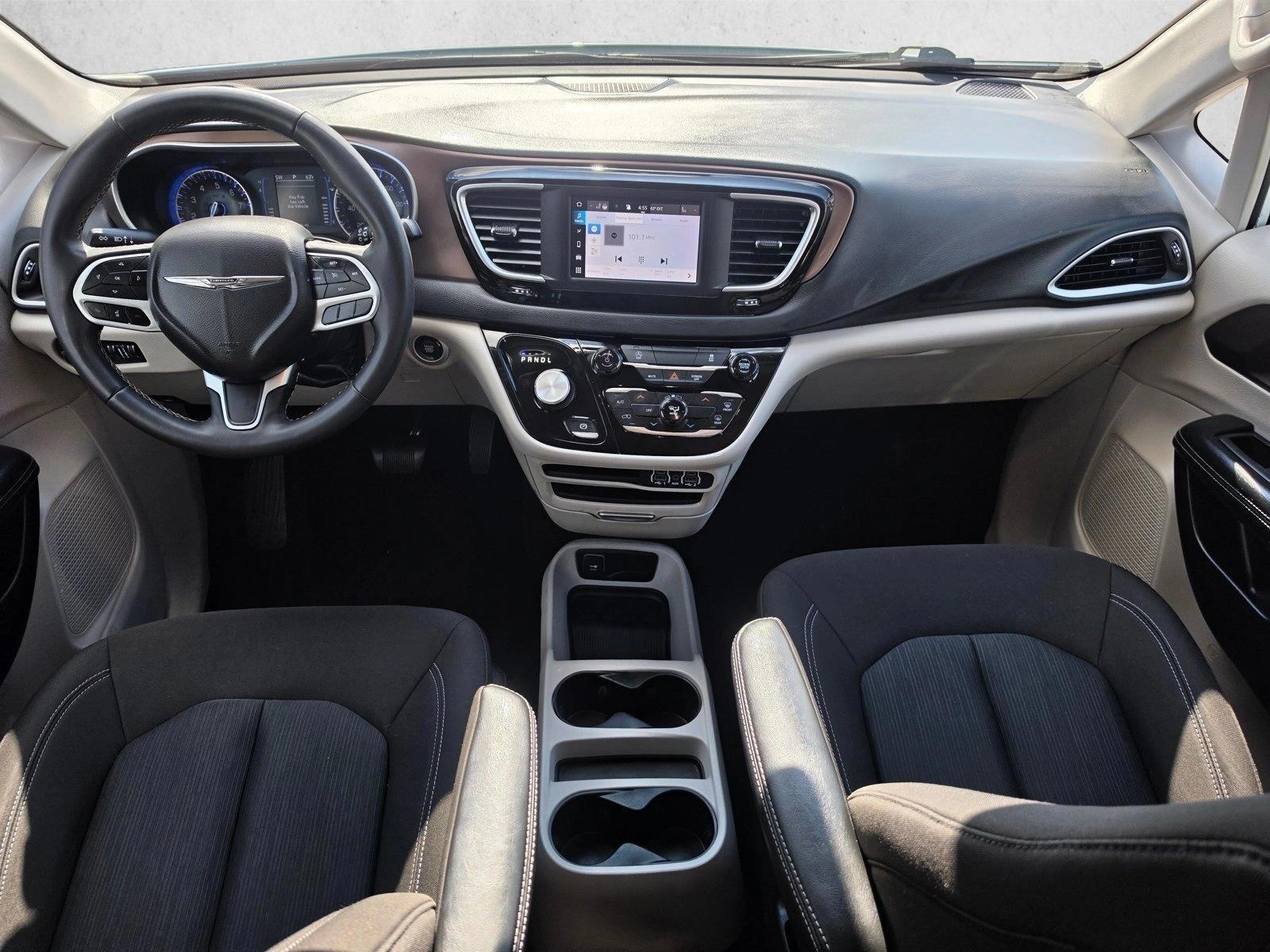 Thumbnail: 2023 Chrysler Voyager - 3
