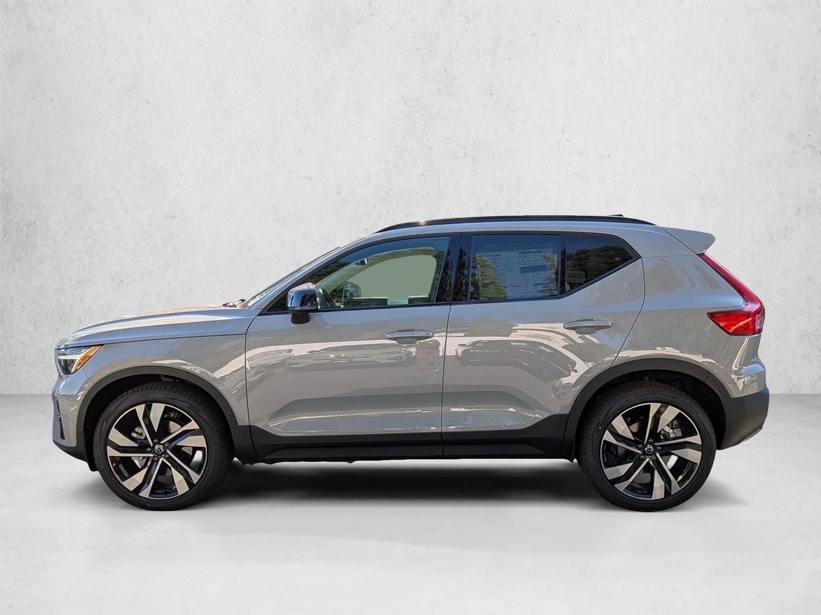 Thumbnail: 2026 Volvo XC40 - 2