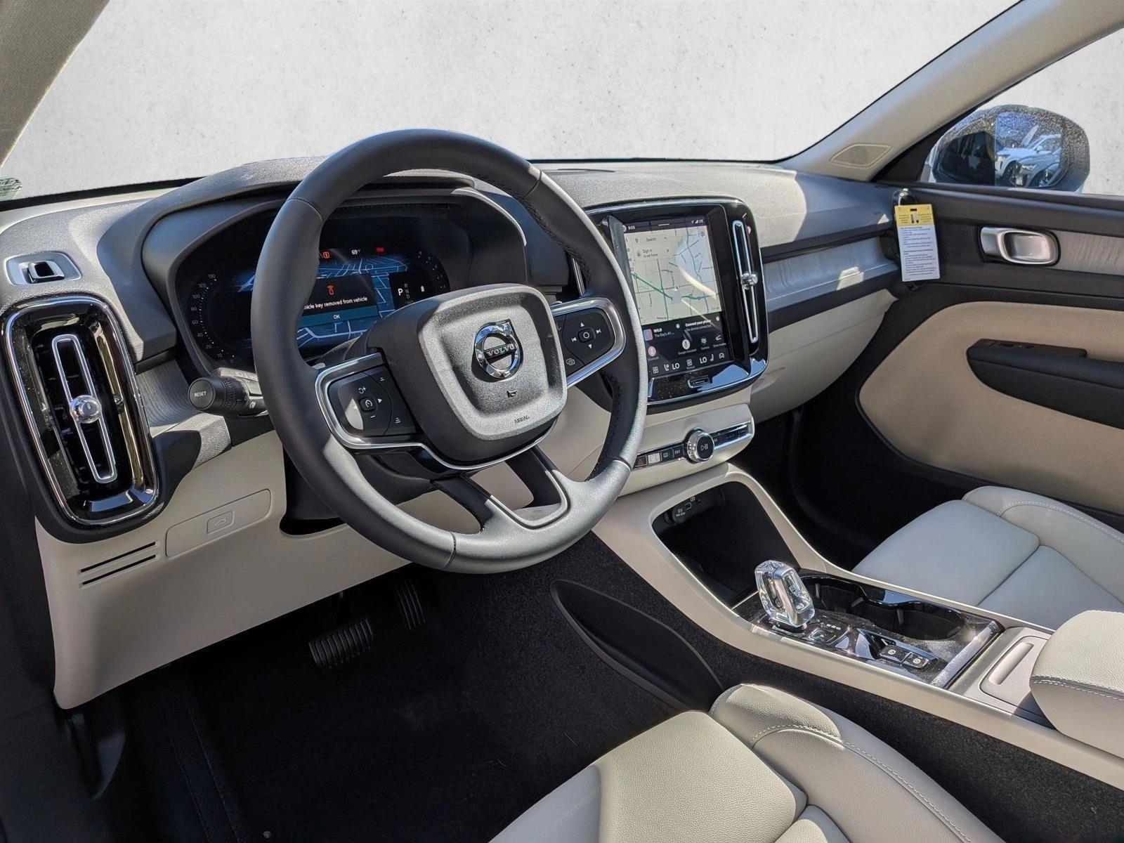 Thumbnail: 2026 Volvo XC40 - 3