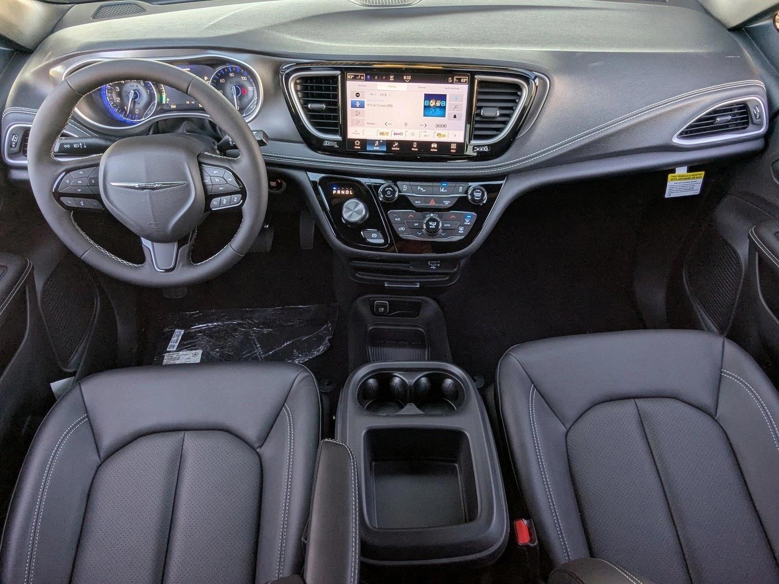 Thumbnail: 2026 Chrysler Pacifica - 4