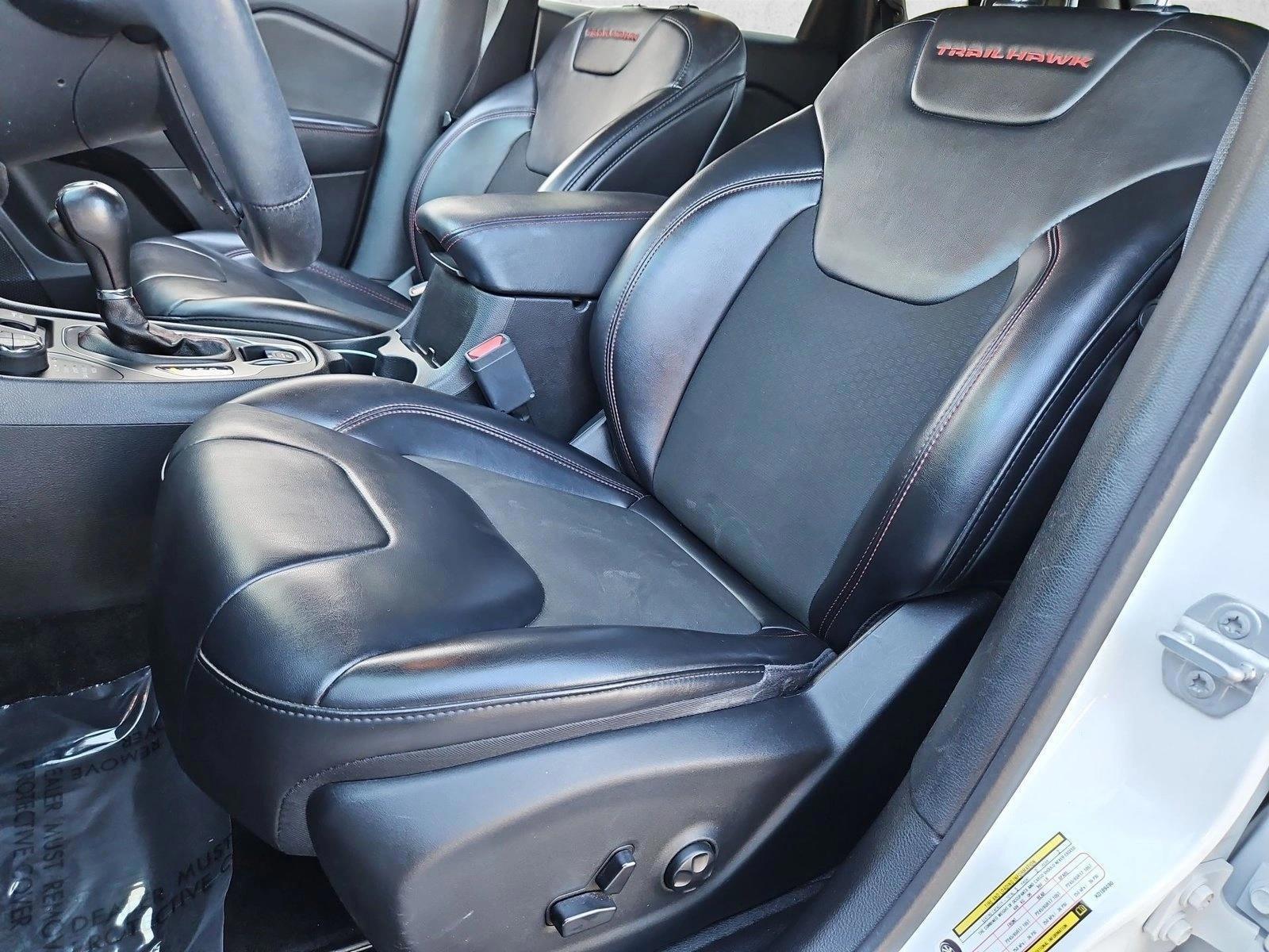 Thumbnail: 2019 Jeep Cherokee - 6