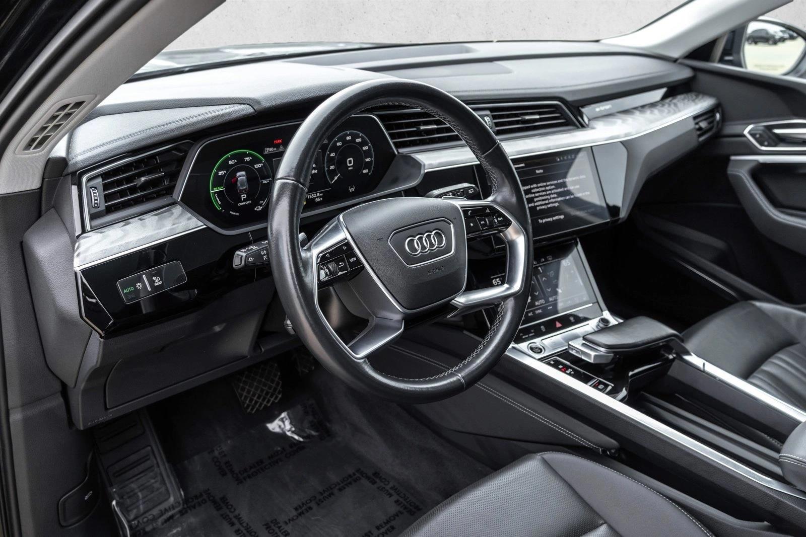 Thumbnail: 2024 Audi Q8 e-tron - 3