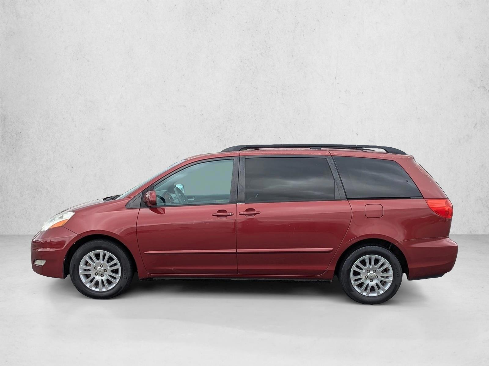 Thumbnail: 2010 Toyota Sienna - 2