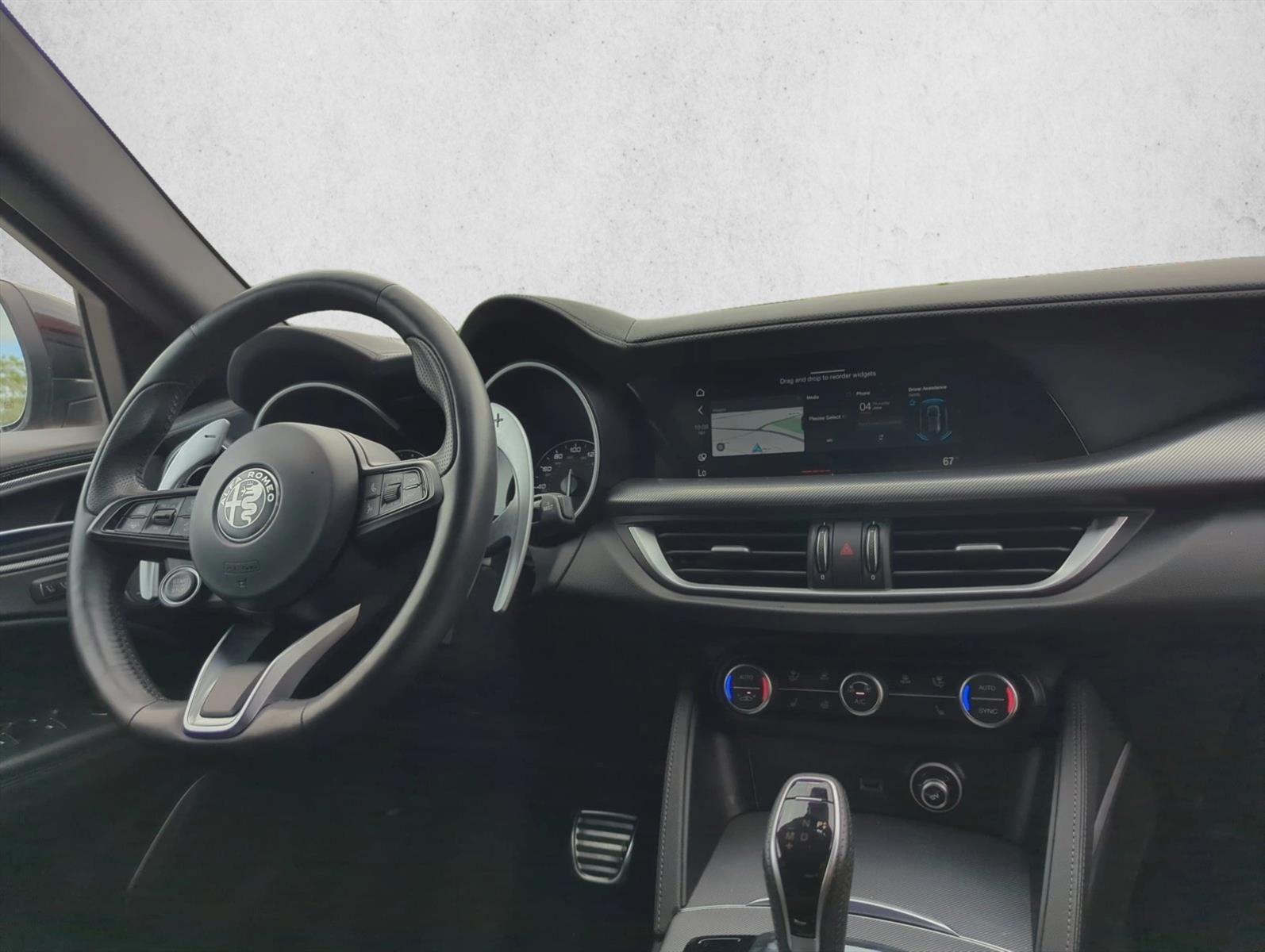 Thumbnail: 2023 Alfa Romeo Stelvio - 3
