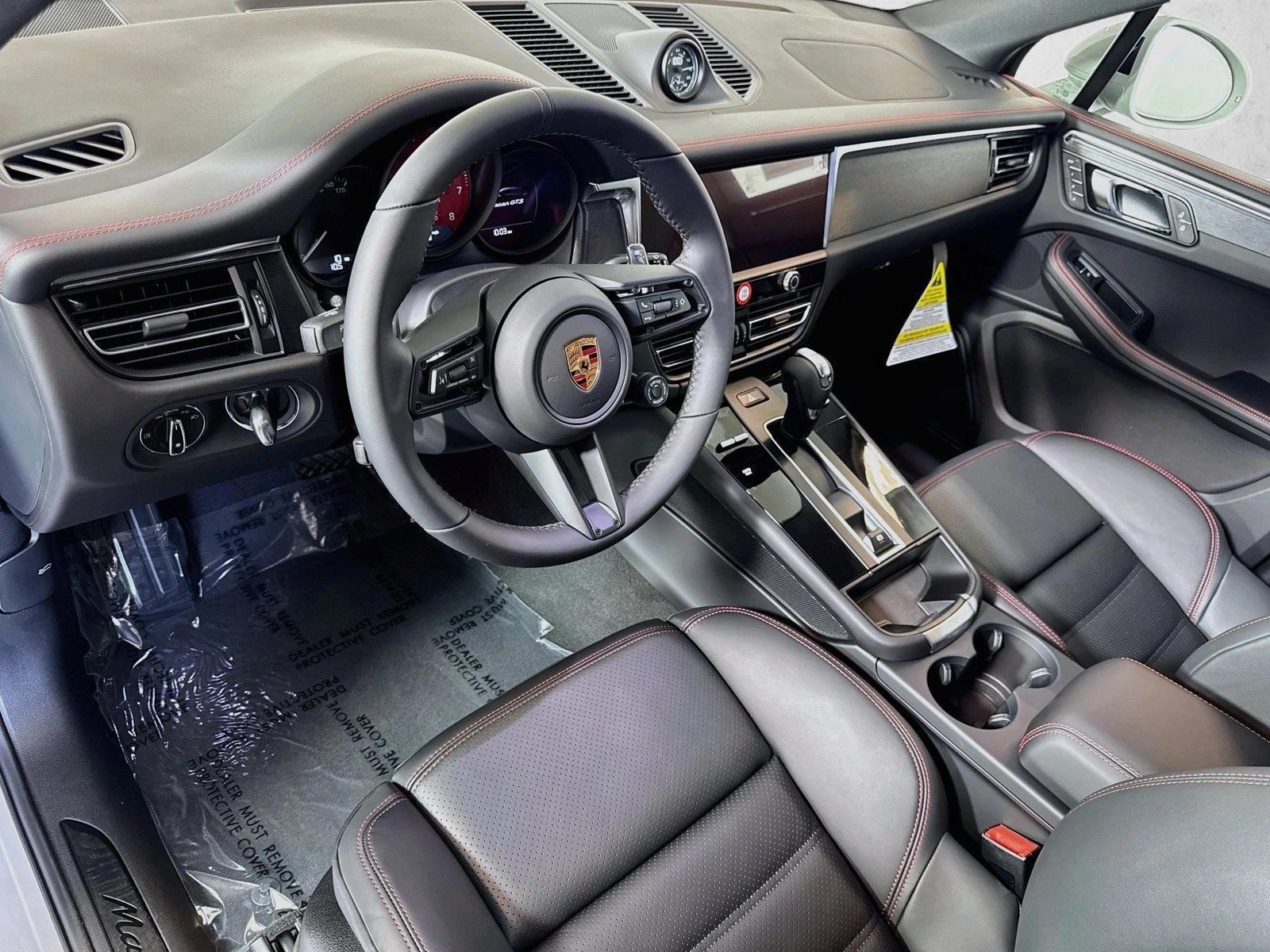 Thumbnail: 2026 Porsche Macan - 3