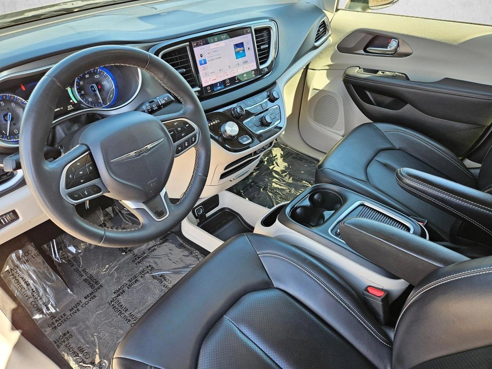 Thumbnail: 2023 Chrysler Pacifica - 3