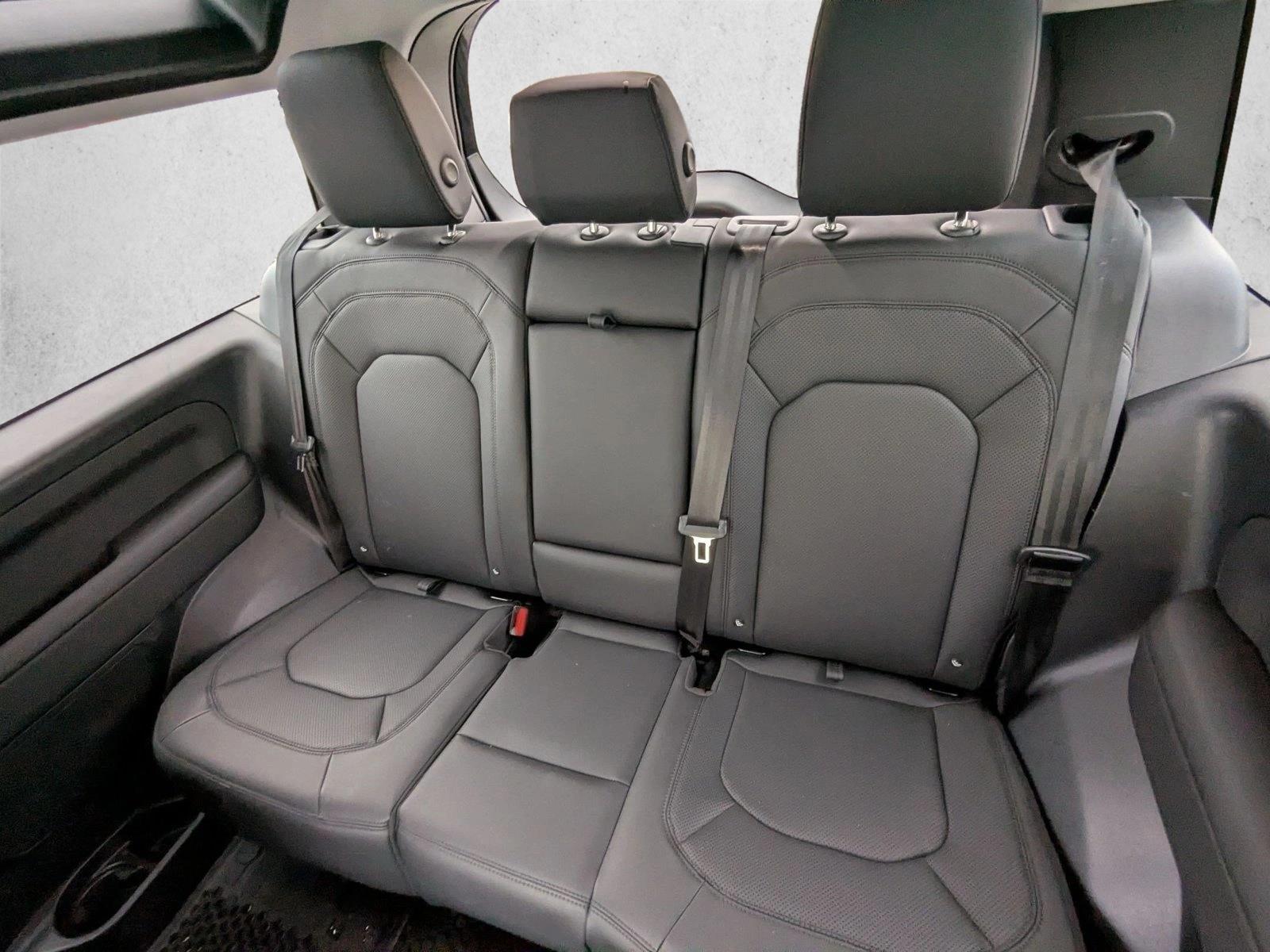 2025 Land Rover Defender X-Dynamic SE - Photo 17