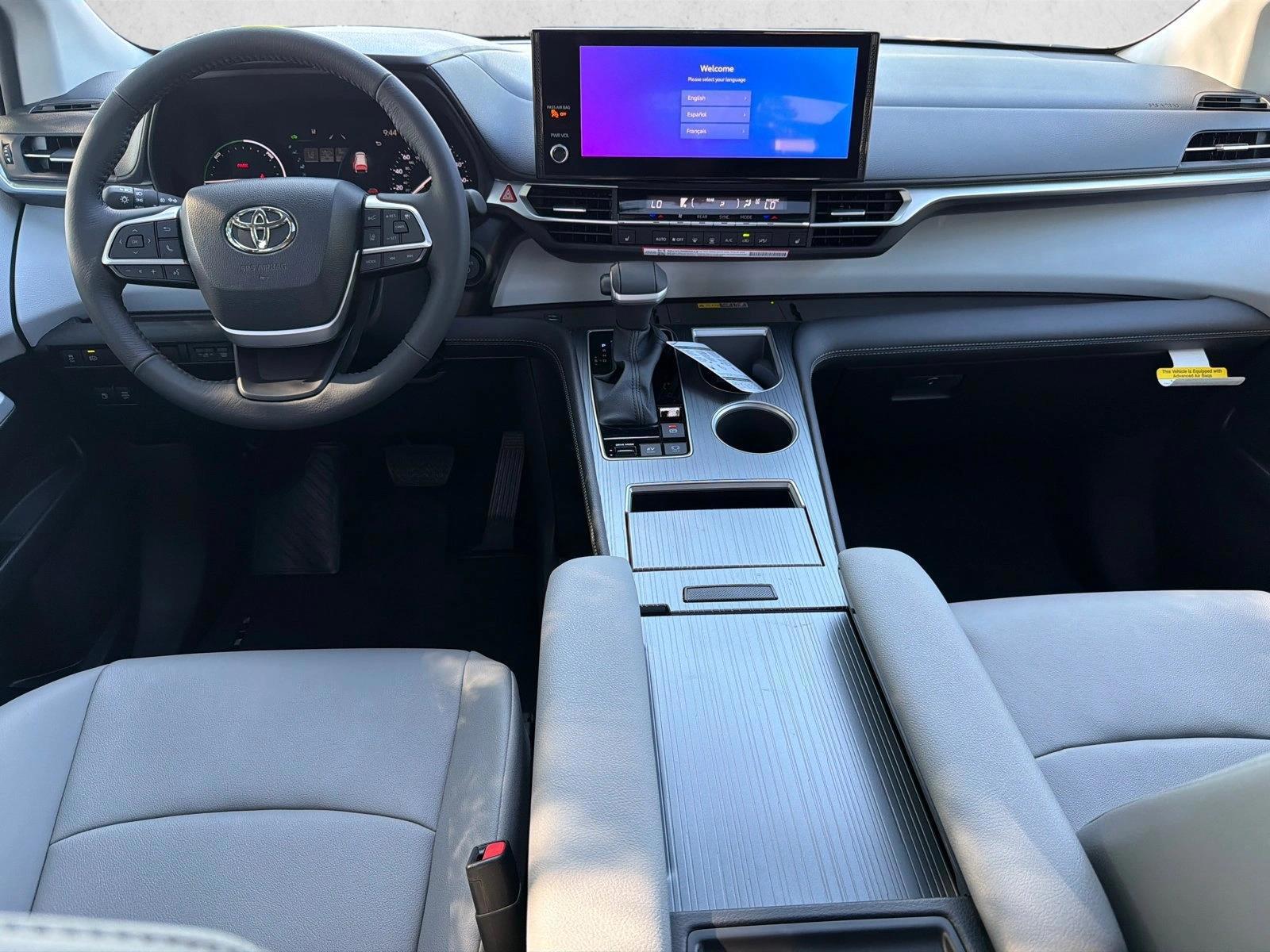 Thumbnail: 2026 Toyota Sienna - 3