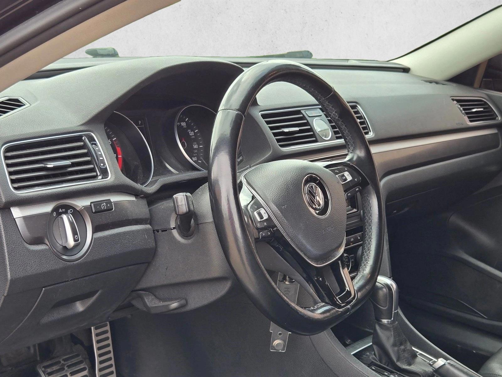 Thumbnail: 2016 Volkswagen Passat - 3