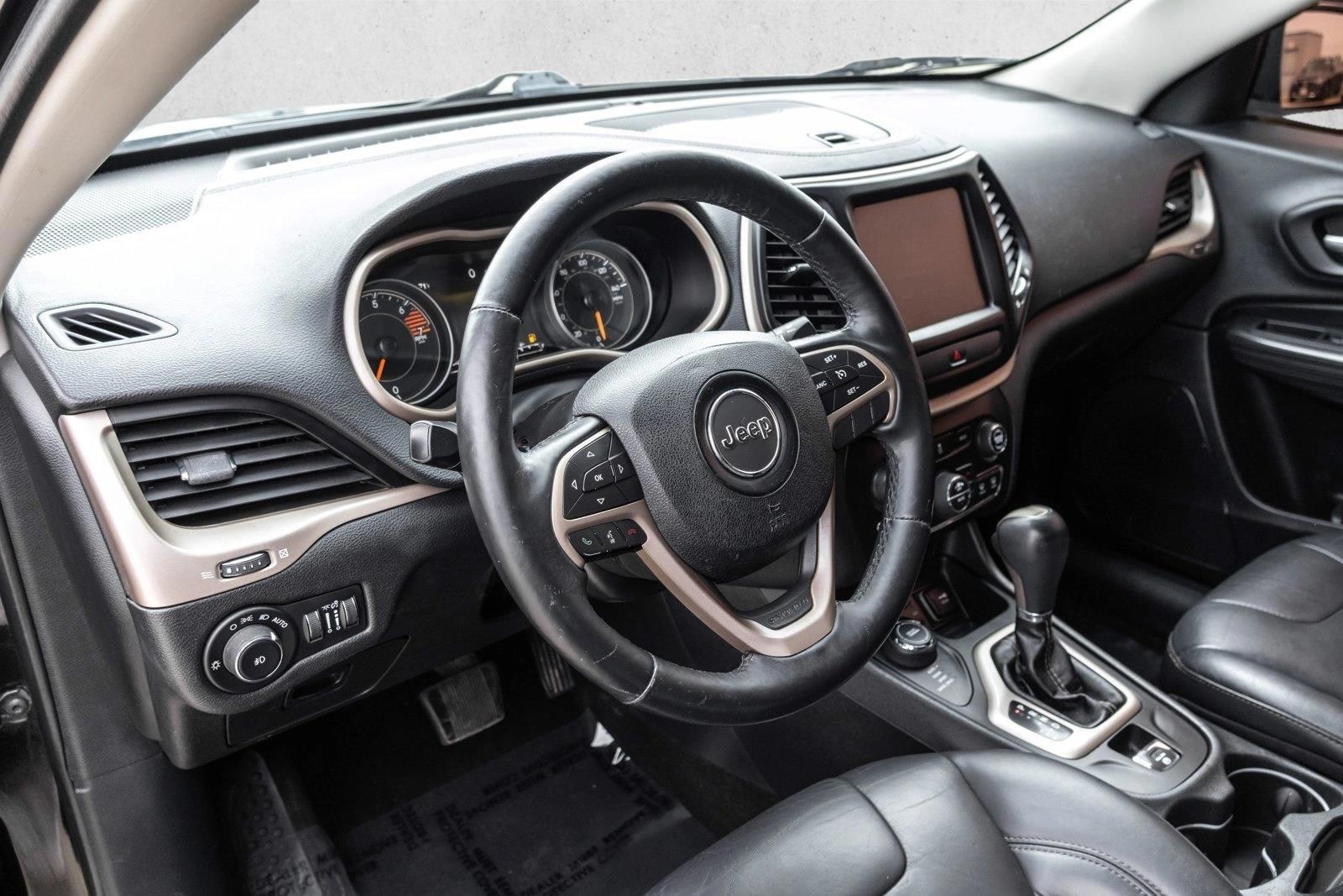 Thumbnail: 2017 Jeep Cherokee - 3