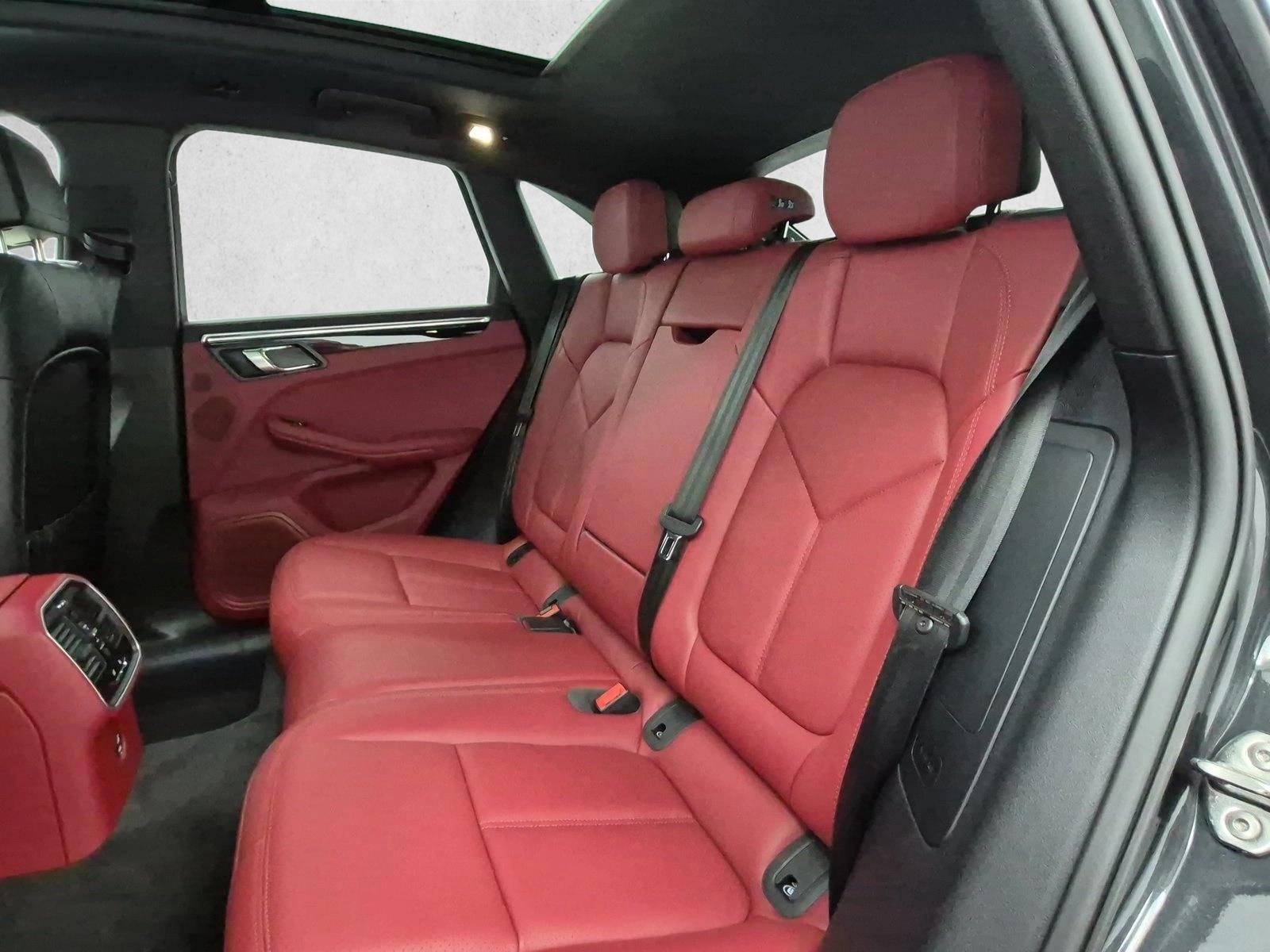 2026 Porsche Macan T - Photo 22