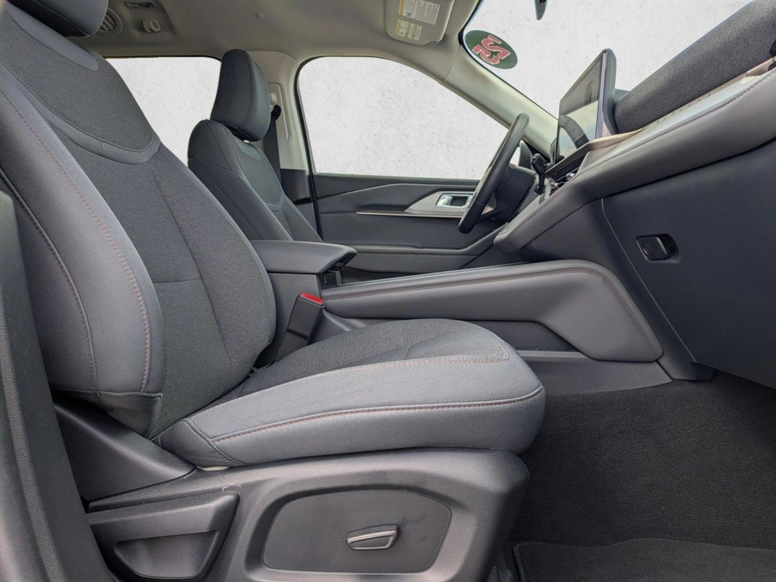 Thumbnail: 2025 Ford Explorer - 5
