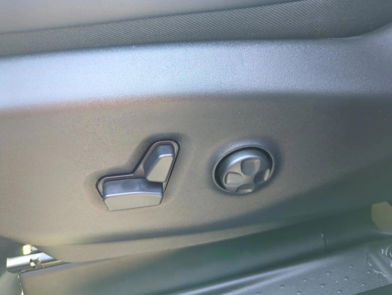 Thumbnail: 2026 Chrysler Pacifica - 4
